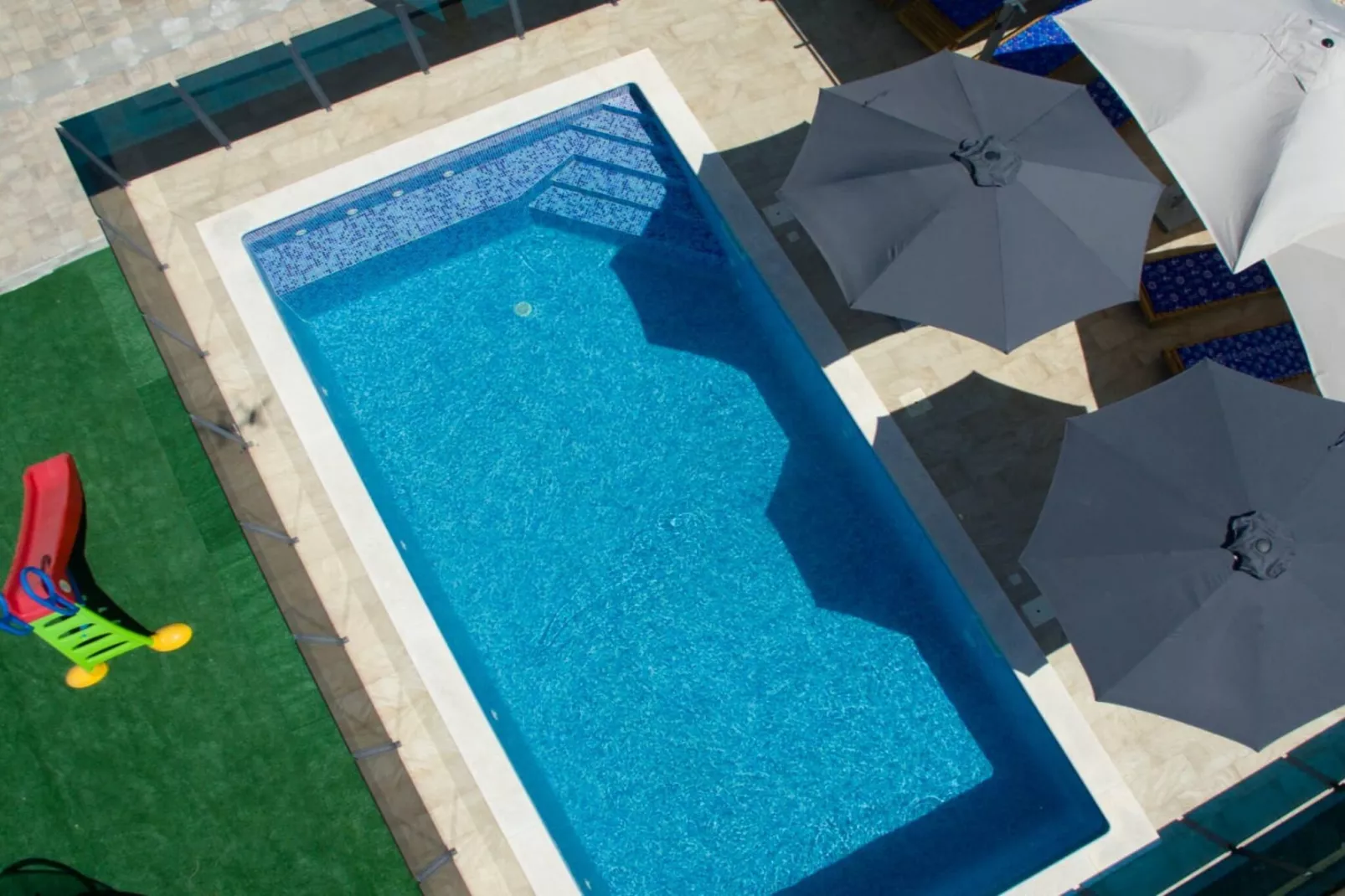 Holiday Home Marana - Five Bedroom Holiday Home-Zwembad