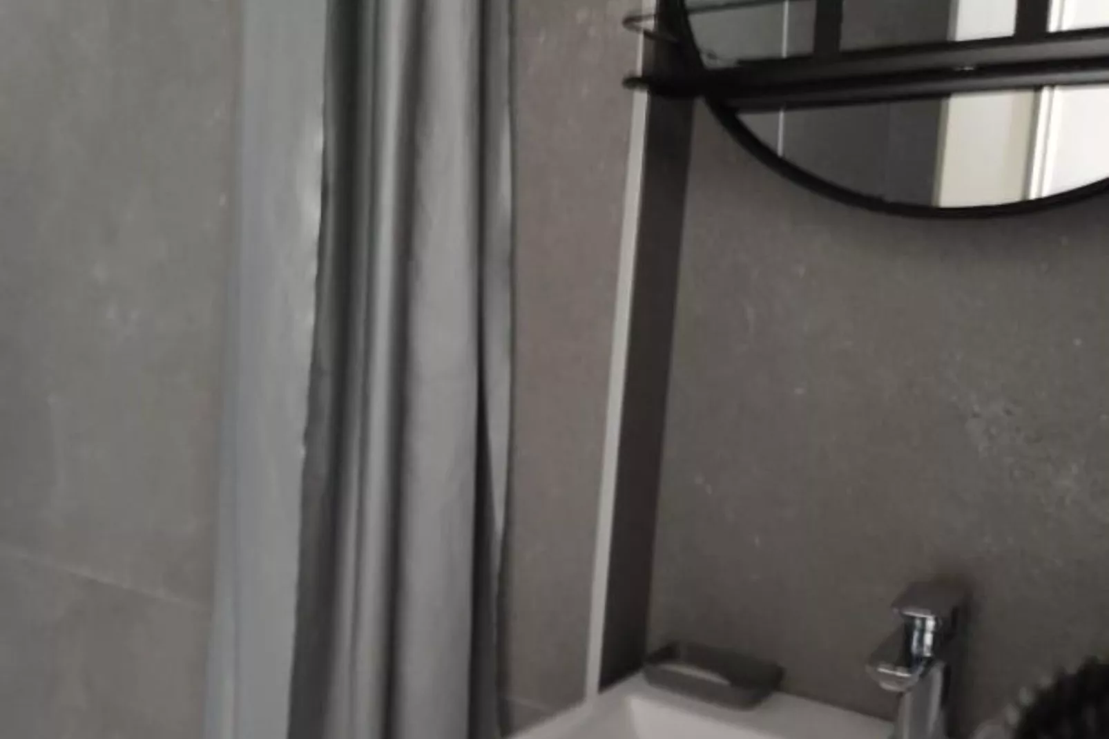 Modern Beachfront Apartments near Šibenik - Classic  Studio Apartment with Balcony and Sea View-Badkamer