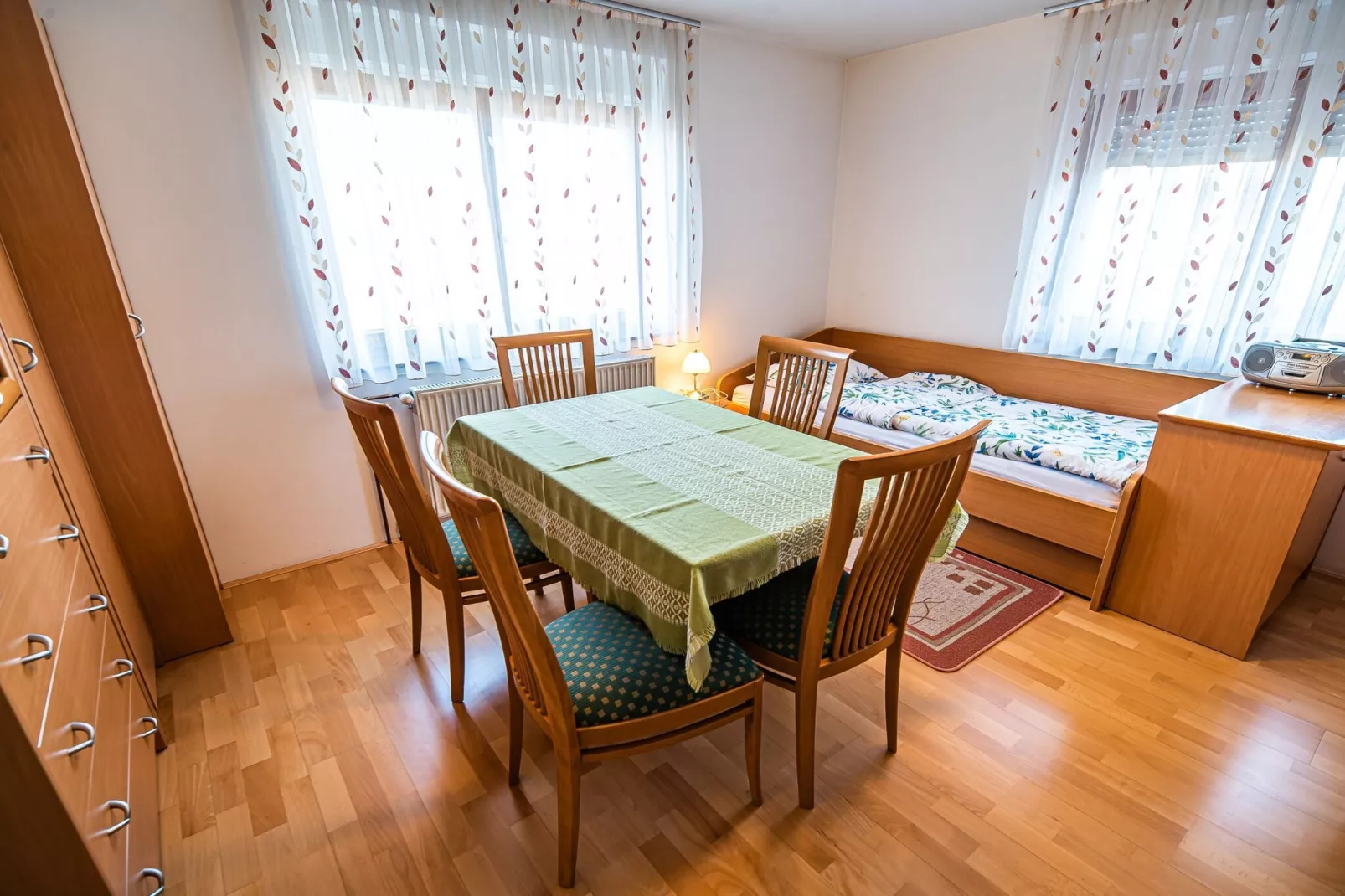 Relaxing Retreat with Hot Tub in Sevnica - Three Bedroom Apartment-Slaapkamer