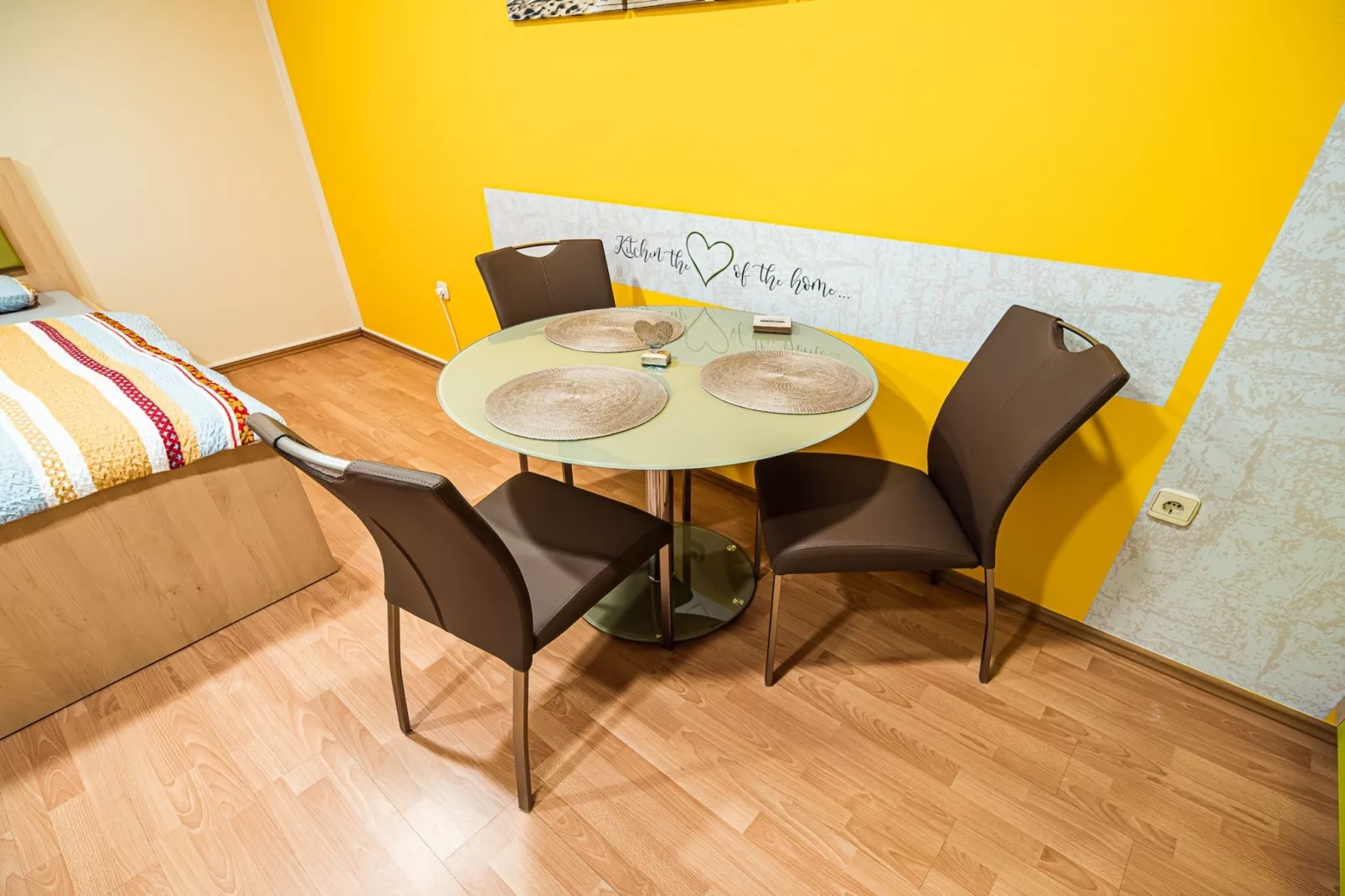 Elegant and Stylish Retreat Apartments with Terrace - Studio Apartment with Terrace-Slaapkamer