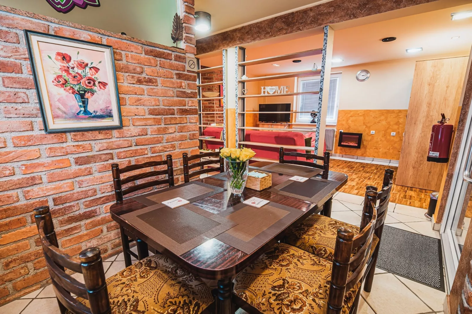 Elegant and Stylish Retreat Apartments with Terrace - Two Bedroom Apartment with Terrace-Eetkamer