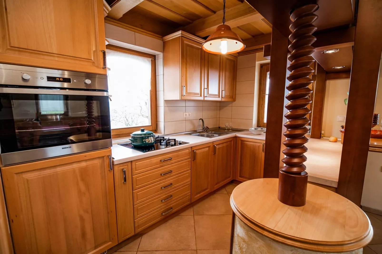 Vivid Hillside Country House with Hot-Tub and Sauna - Two Bedroom Country House-Keuken