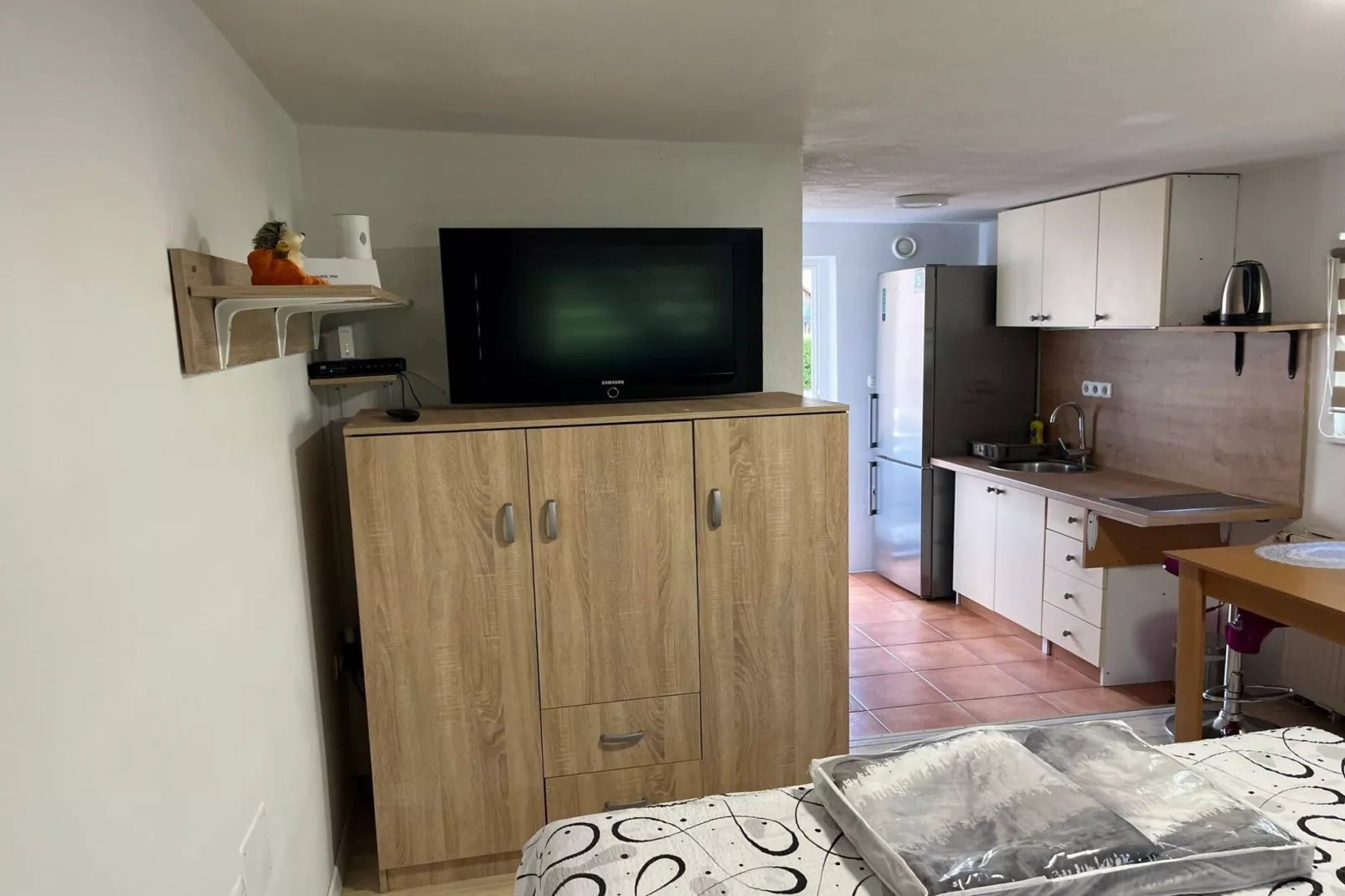 Meadow Tranquil Apartments with Evergreen Garden - Studio Apartment-Slaapkamer