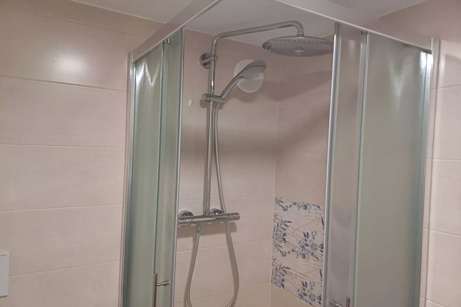 Mountain Vibrant and Timeless Apartment with Sauna - Studio Apartment with Terrace-Badkamer