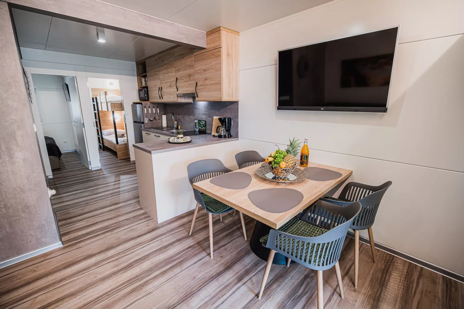 Lake Serenity Premium Mobile Homes with Thermal Riviera Tickets - Twho Bedroom Mobile Home 15\/013-Keuken