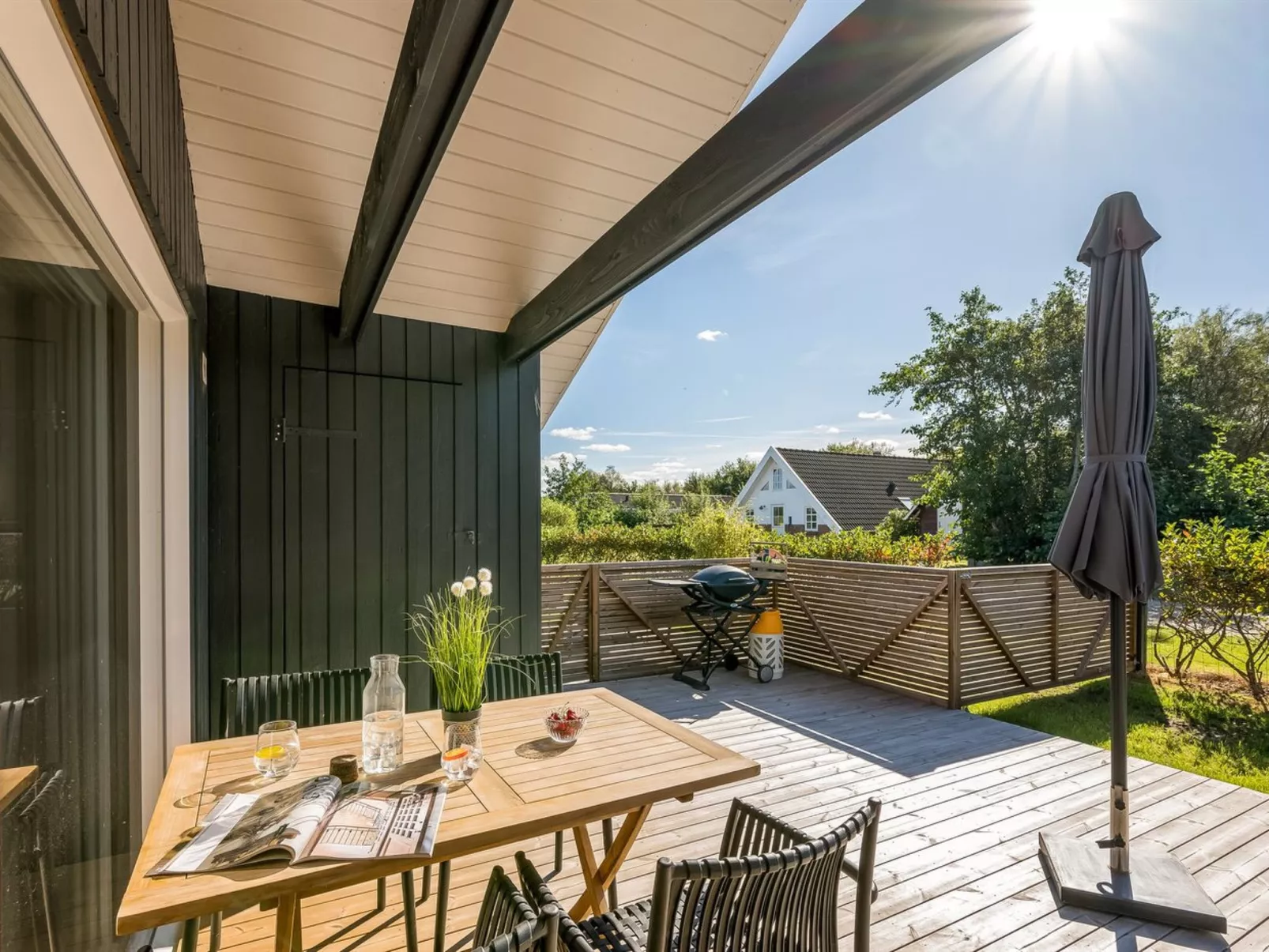 "Thamina" - 200m to the fjord-Buiten