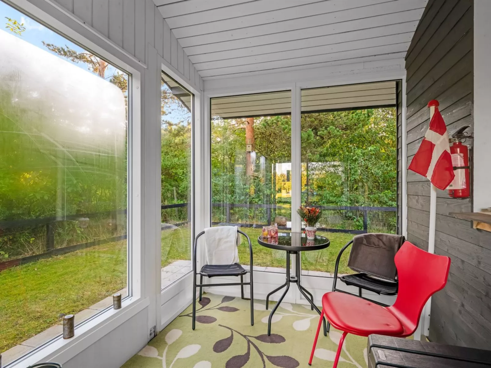 "Sjarlotte" - 400m to the fjord-Binnen