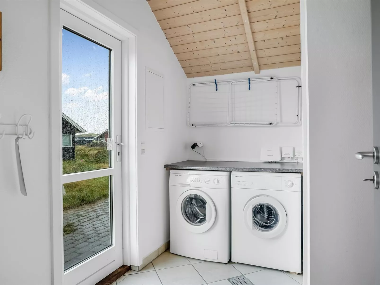 "Bruse" - 200m from the sea-Binnen