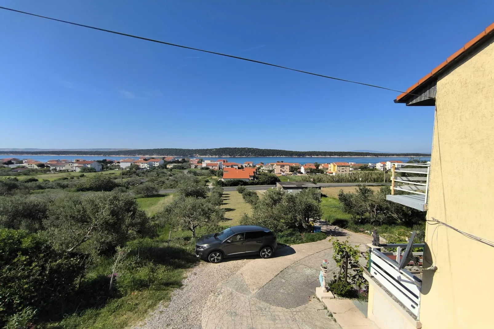 Serene Barbat Escape with Just Minutes from the Beach - One Bedroom Apartment with Balcony 3-Buitenlucht