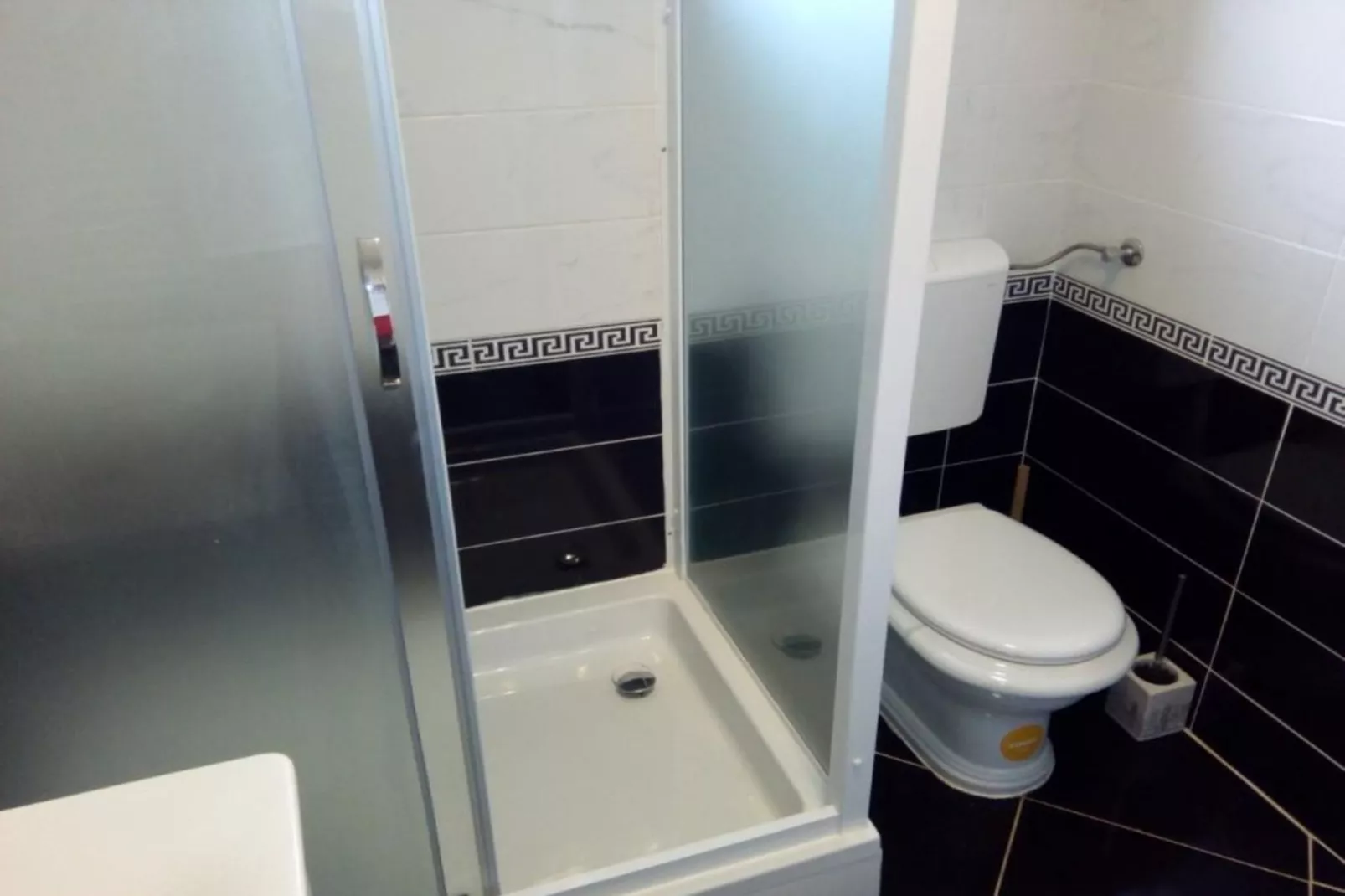 Two-Bedroom Apartment With Terrace-Badkamer