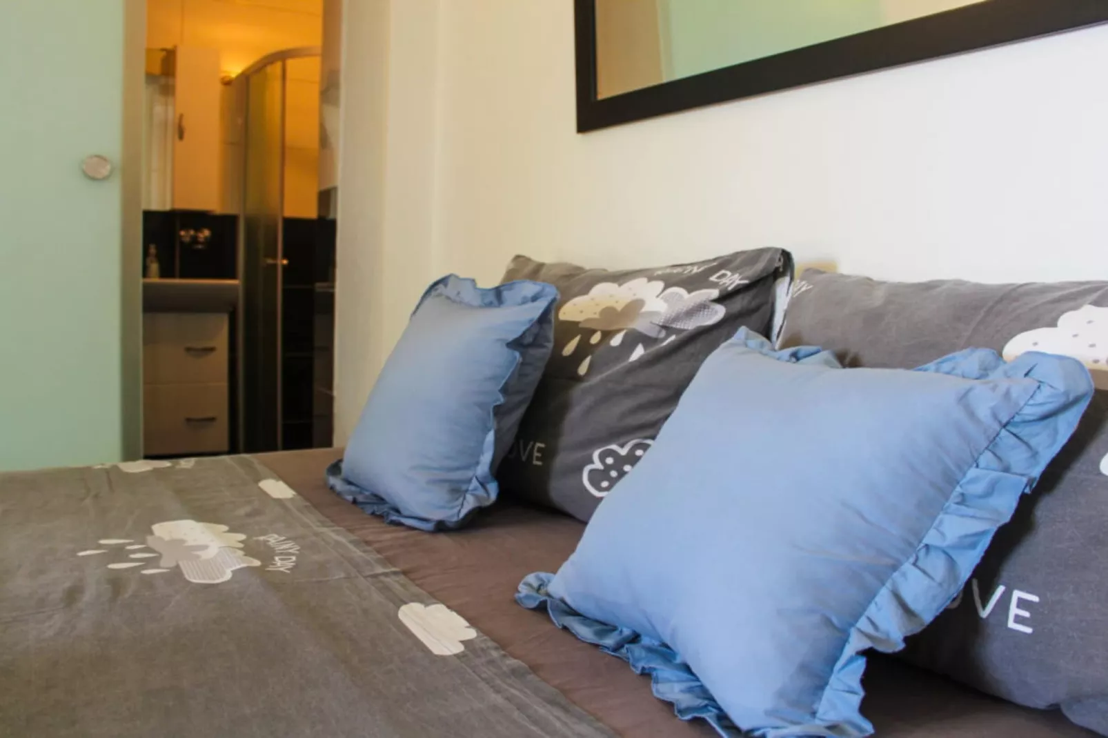 Seafront Apartment Sea Relax with Private Pool - Two Bedroom Apartment with Sea View  and Private Pool-Slaapkamer