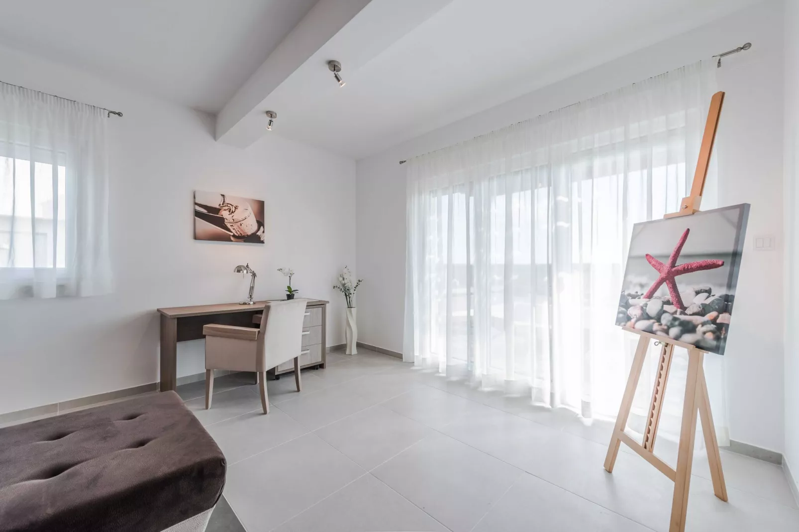 Luxury Escape with Swimming Pool & Modern Design - Comfort Four Bedroom Villa with Sea View and Private Pool ( Villa 7)-Woonkamer