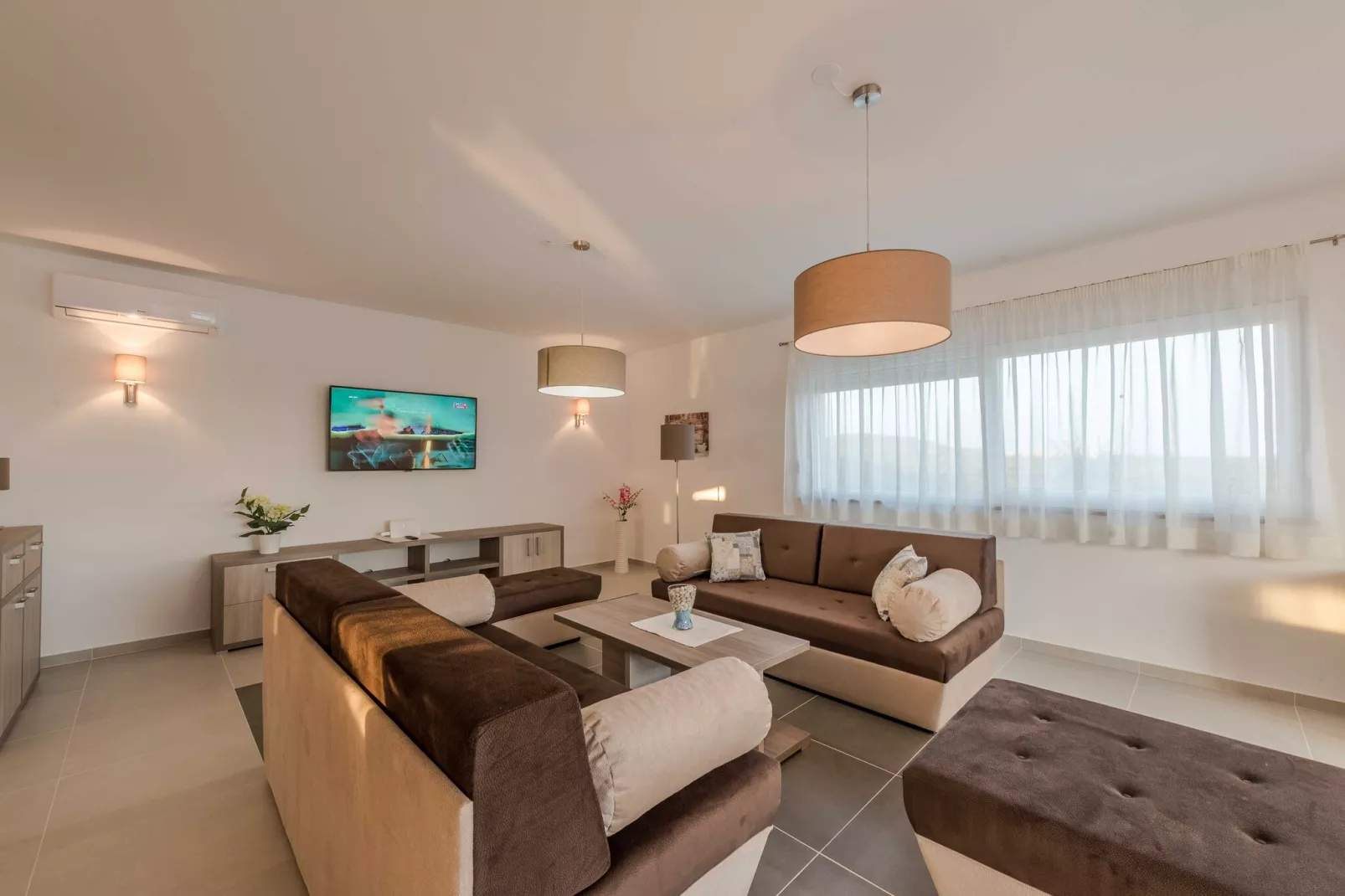 Luxury Escape with Swimming Pool & Modern Design - Deluxe Four Bedroom Villa with Sea View and Private Pool (Villa 5)-Woonkamer