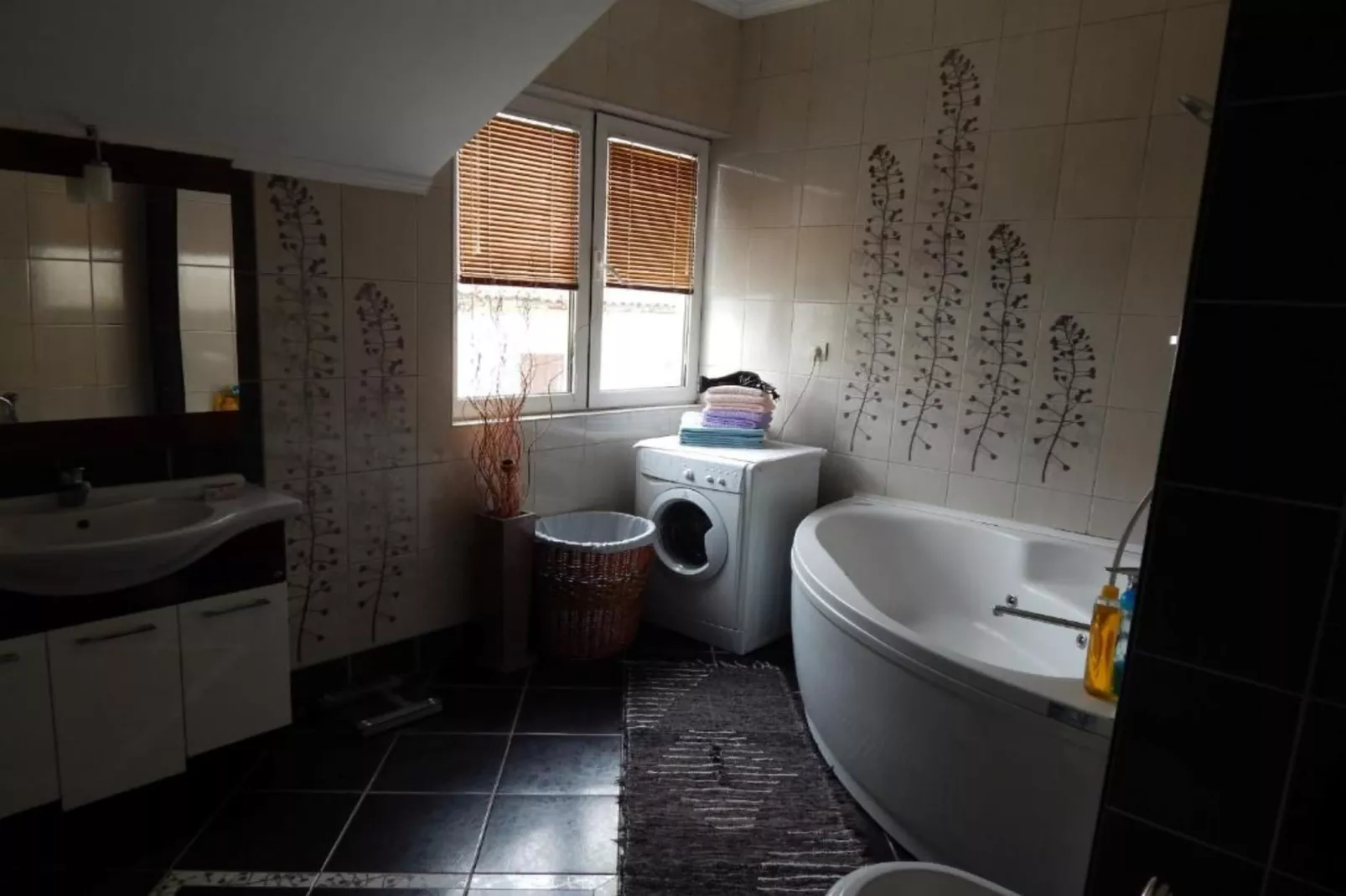 Stunning Beachfront Stay in Herceg Novi - Deluxe One Bedroom Apartment C-Badkamer