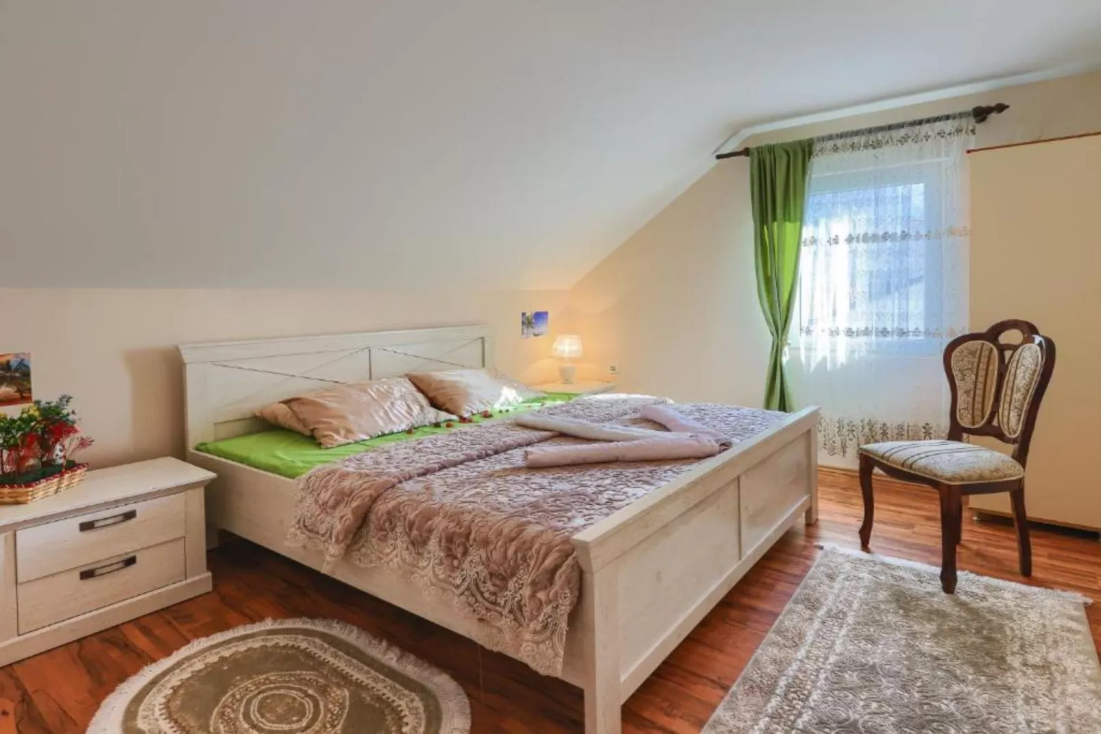 Charming Kotor Bay Retreat Just Steps from the Beach - Two Bedroom Apartment With Sea View-Slaapkamer