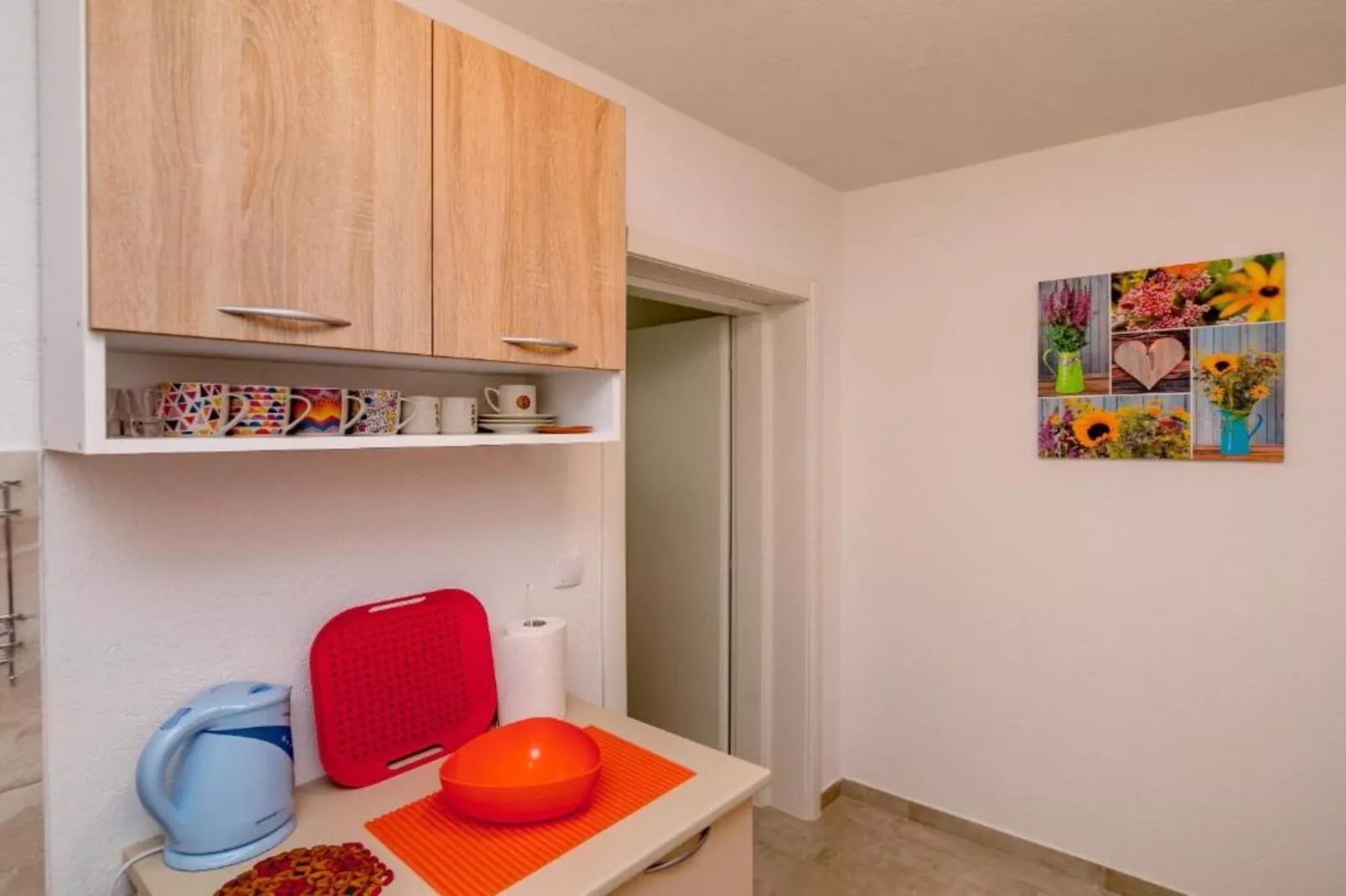 Tranquil Retreat with Private Pool in Lustica Bay - One Bedroom Apartment with Balcony and Sea View 2-Keuken