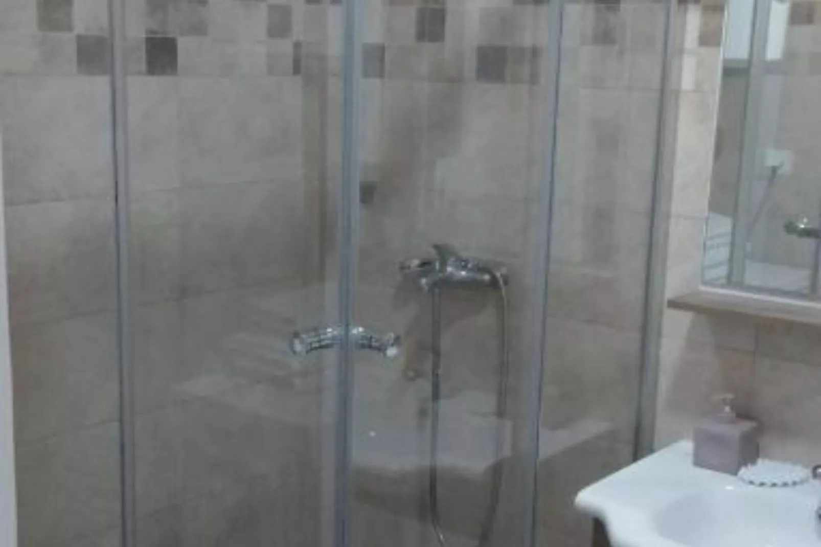 Adriatic Haven – Cozy Tivat Apartment with a Terrace - One Bedroom Apartment 1-Badkamer