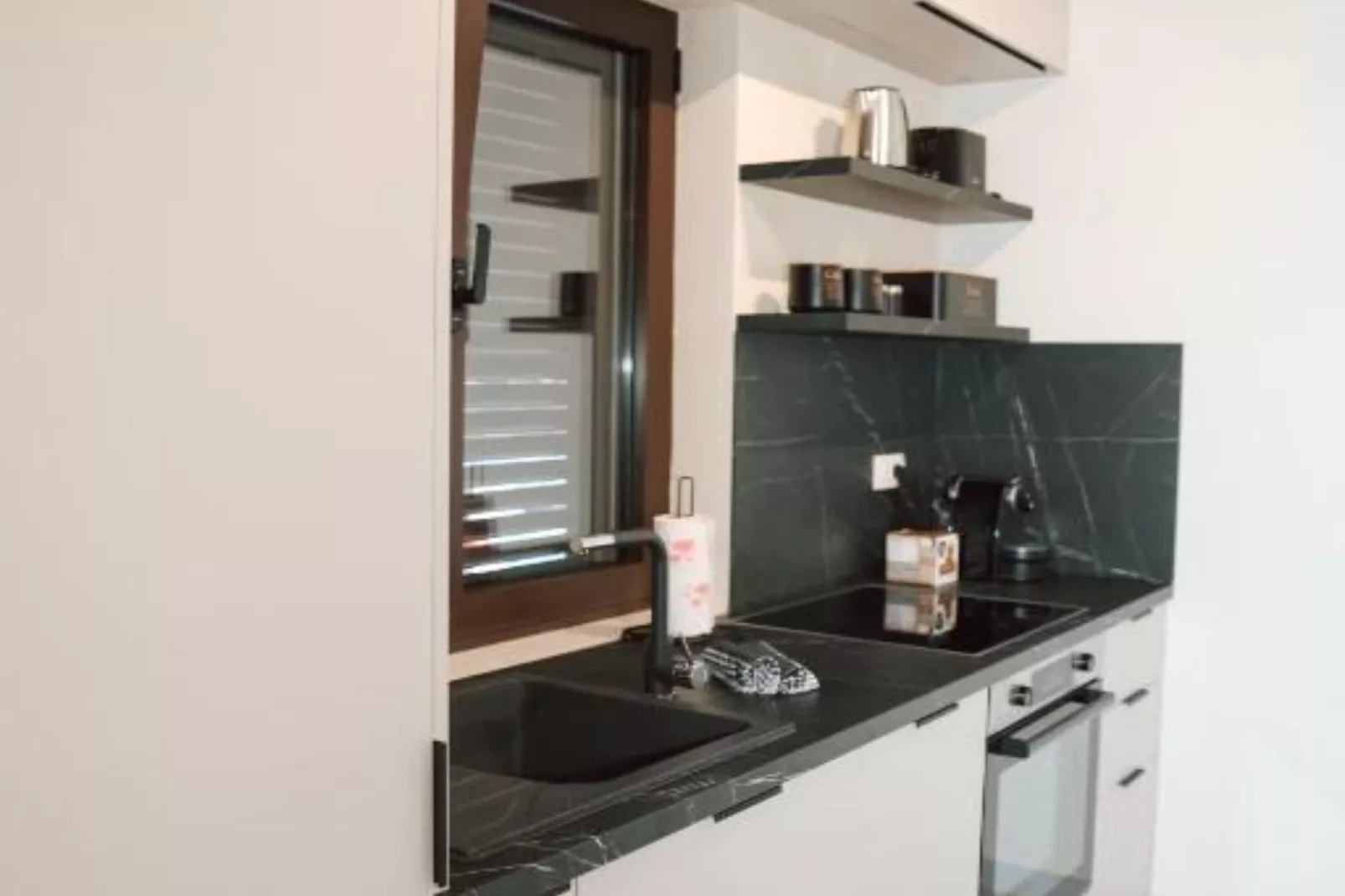 Stylish Apartment with Modern Elegance in Herceg Novi Area - Deluxe One Bedroom Apartment with Terrace-Keuken
