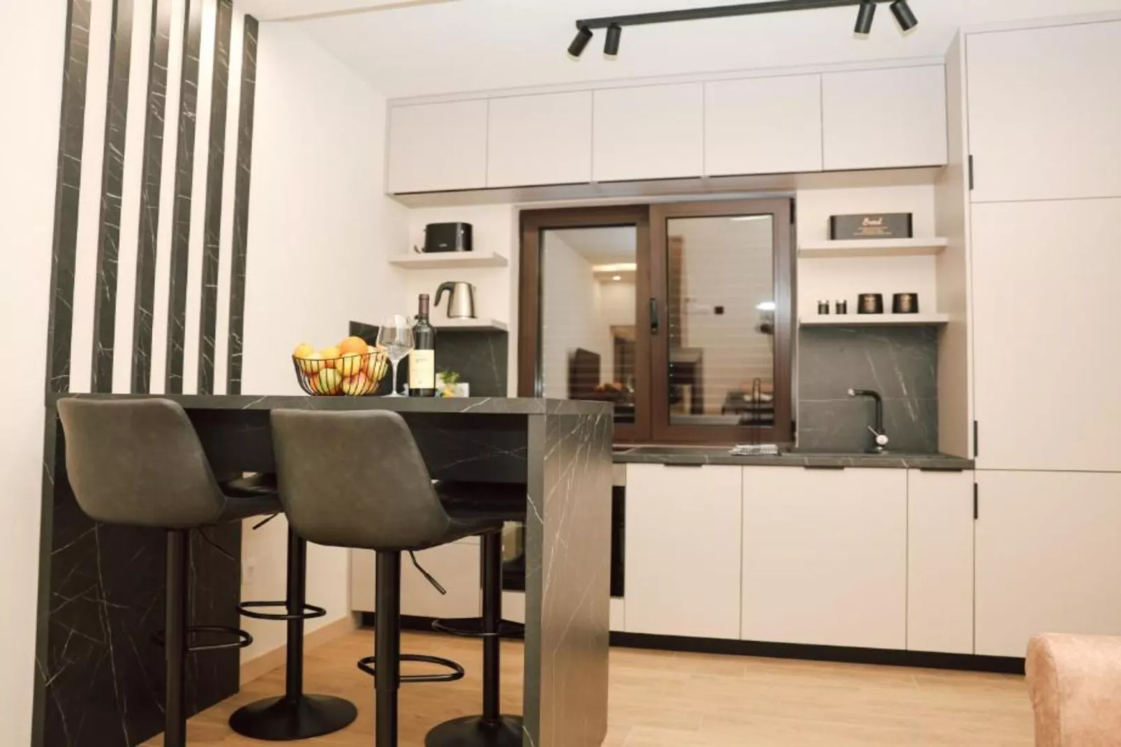 Stylish Apartment with Modern Elegance in Herceg Novi Area - Deluxe One Bedroom Apartment with Balcony-Keuken