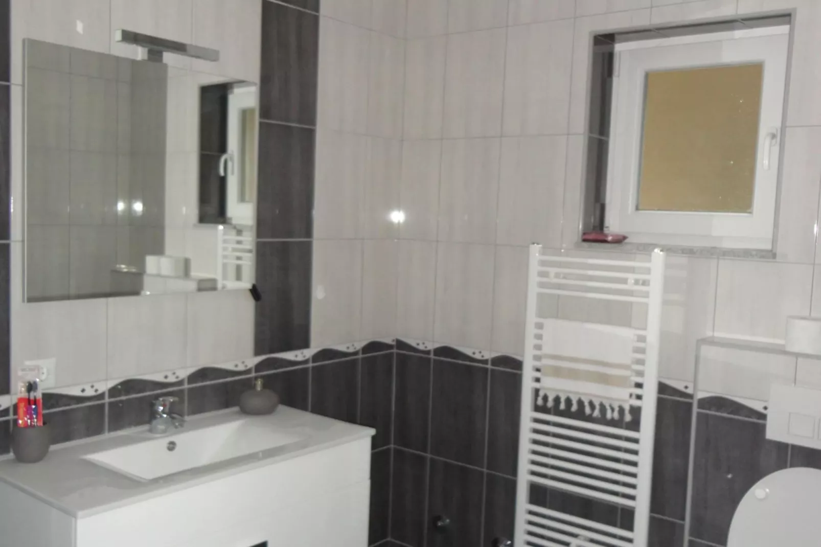 Apartments A&D - One Bedroom Apartment with Terrace and River View (Ana)-Badkamer