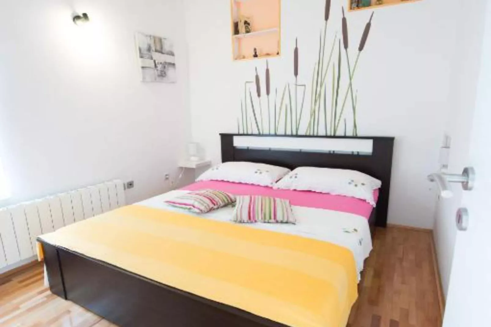 Two-Bedroom Apartment With Lake View-Slaapkamer