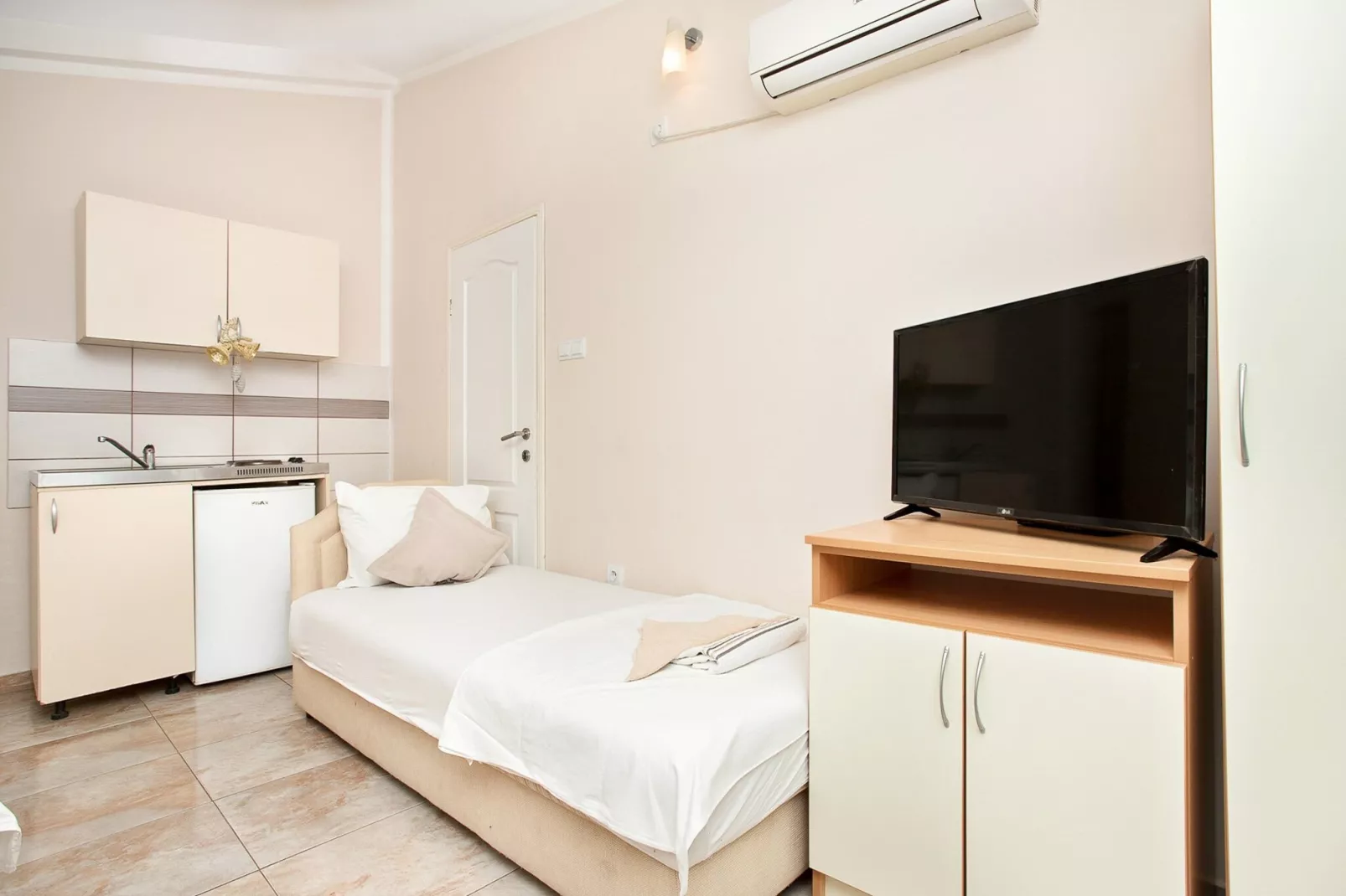 Perfect Budva Stay Near the Sea & Aqua Park - Comfort Triple Studio 1\/1-Slaapkamer