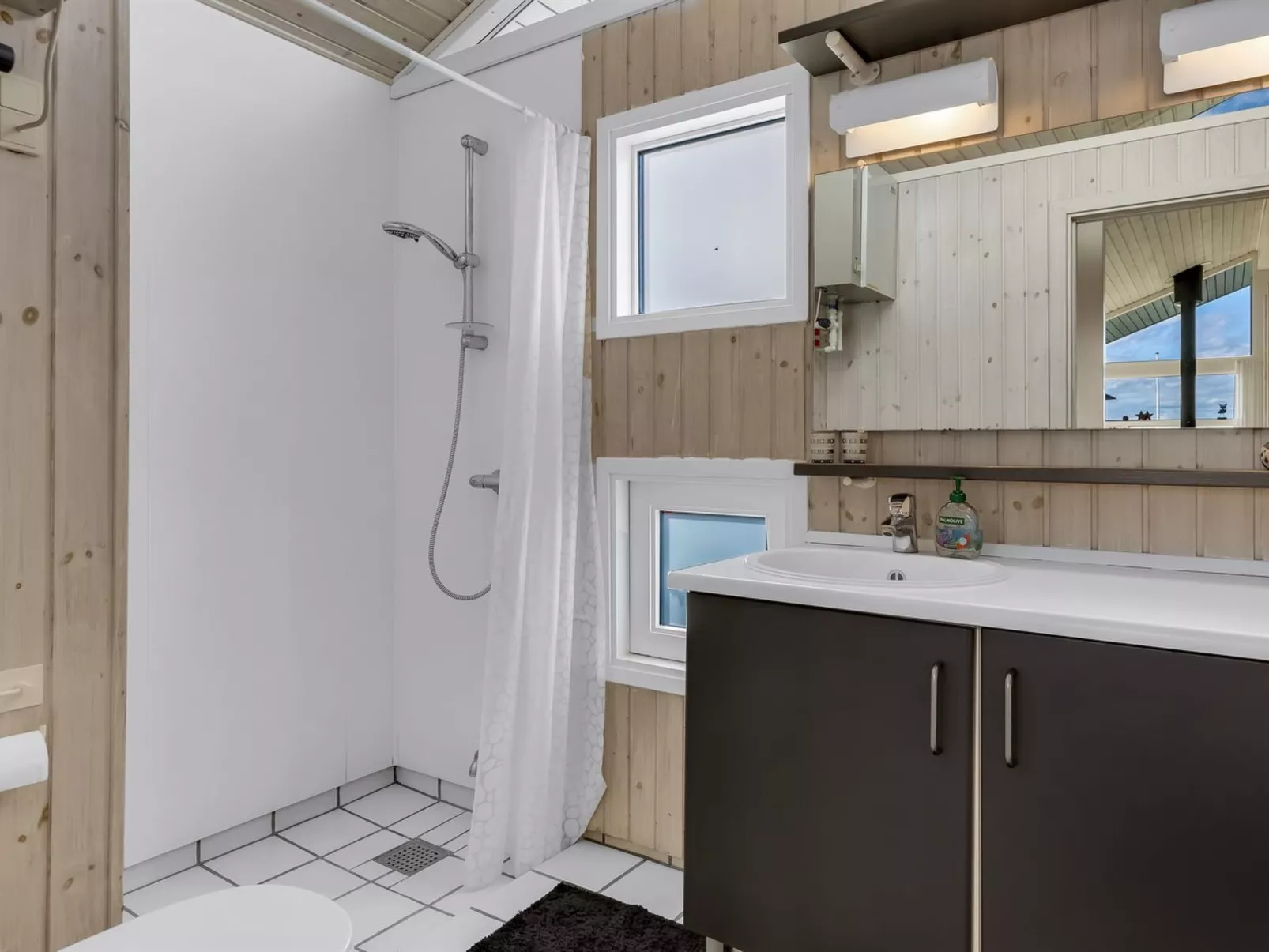 "Tjarven" - 350m from the sea-Binnen