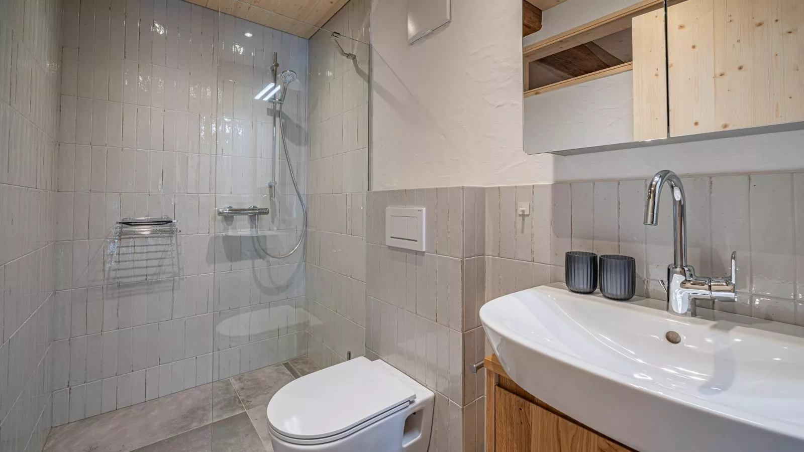 Raneburg 4 Stallhaus-Badkamer