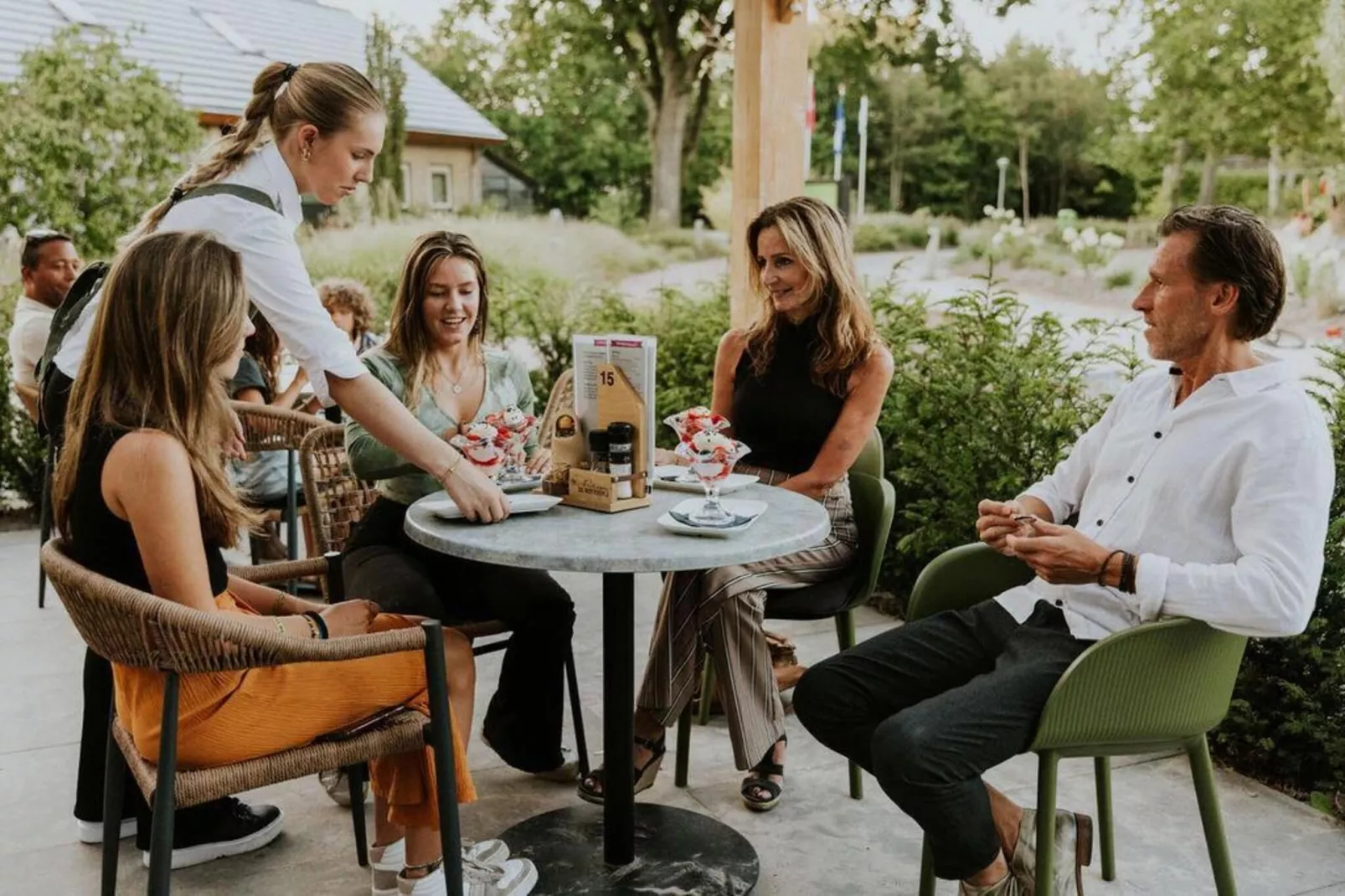 Tiny house XL | 2-4 persoons-Parkfaciliteiten