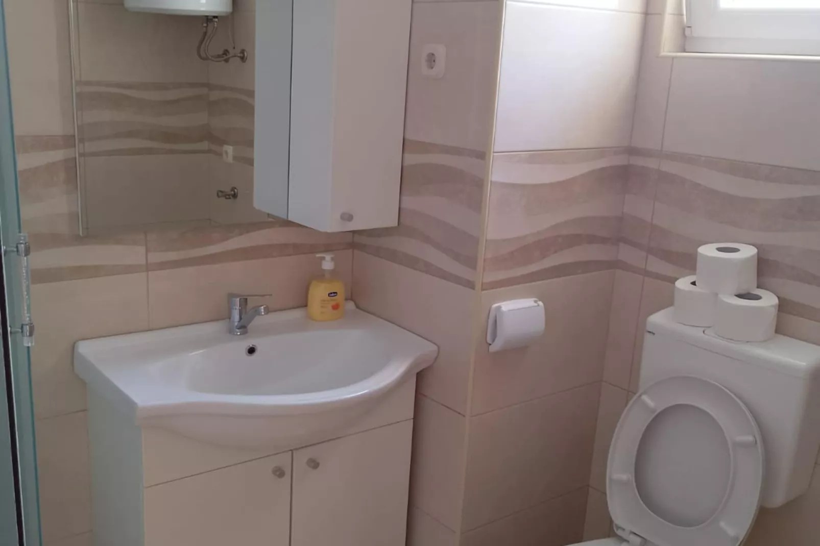 Apartments Marta - Two Bedroom Apartment With Terrace-Badkamer