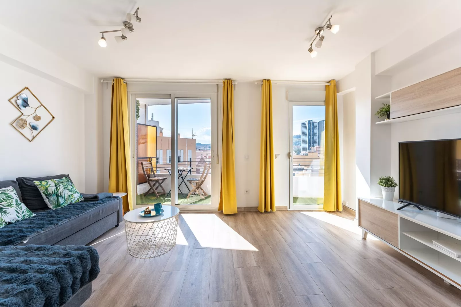CT 379 - Faro's Malaga Citycenter - Cosy Apartment at Capuchinos for 2-Woonkamer