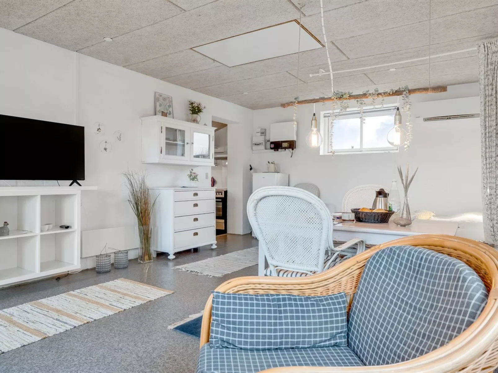 "Sylvana" - 75m from the sea-Binnen