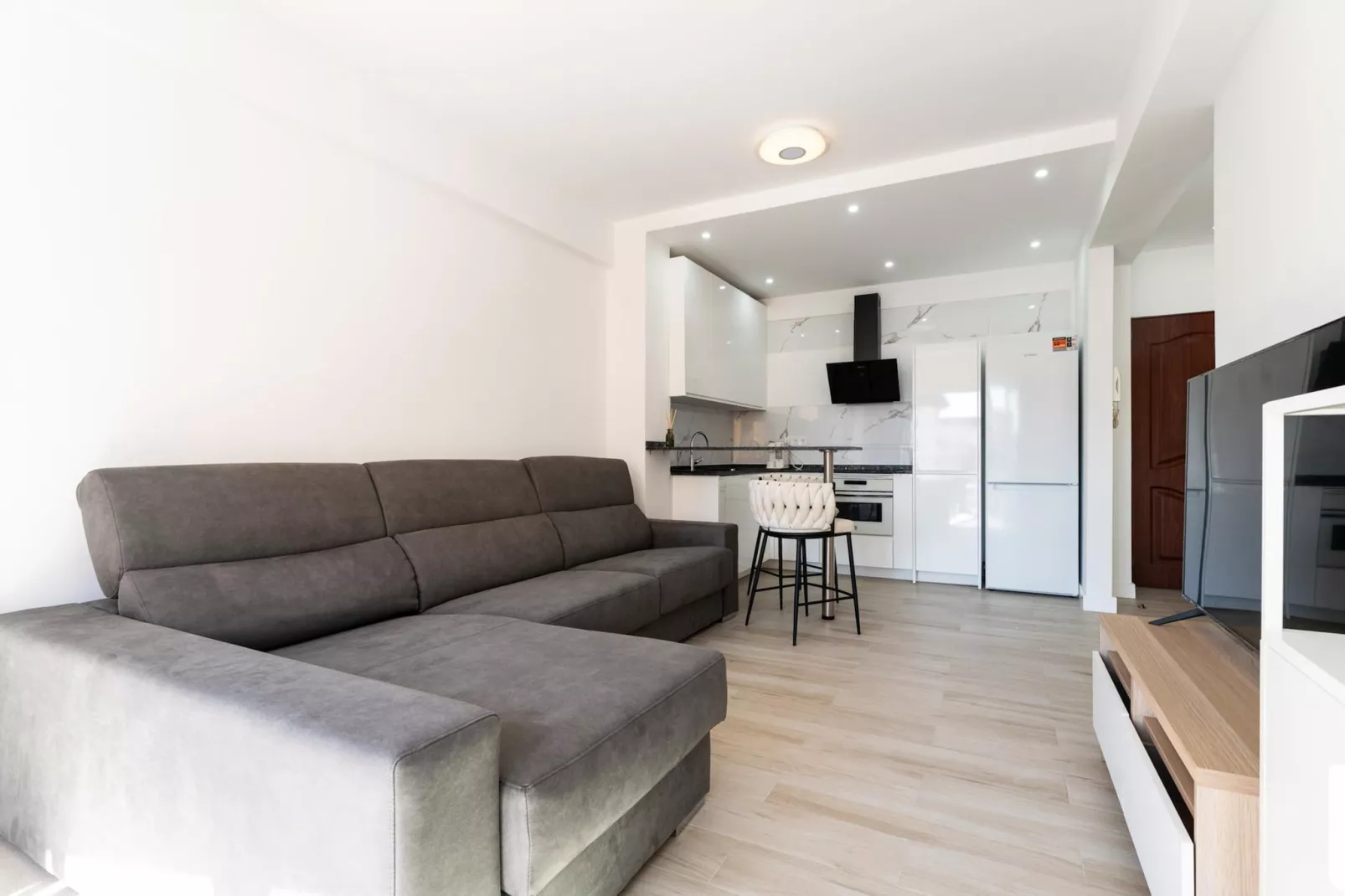 CT 402 - Faro's Perla Beachapartment Fuengirola-Woonkamer