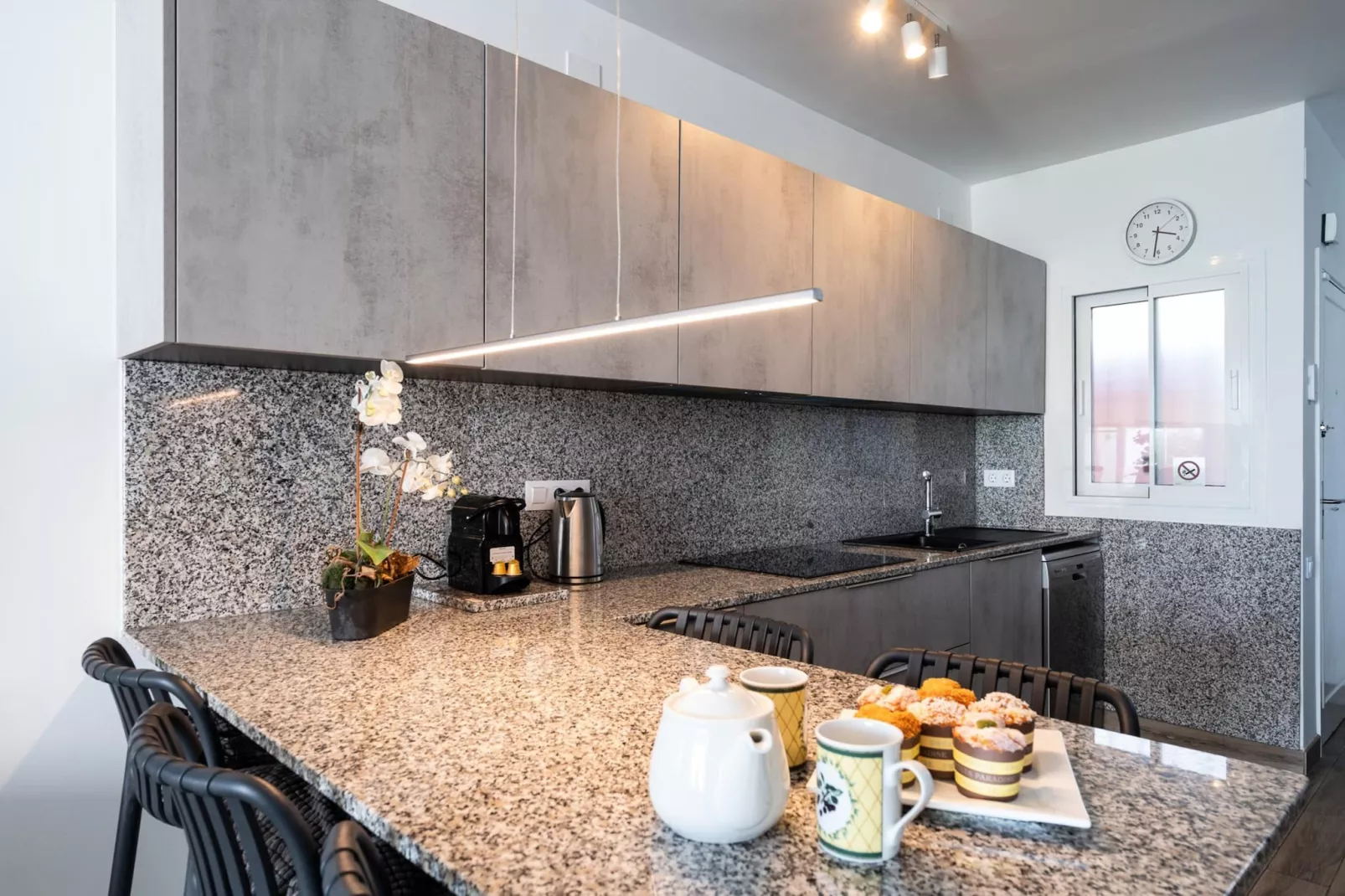 CT 398 - Faro's Beachfront House in Calahonda-Keuken