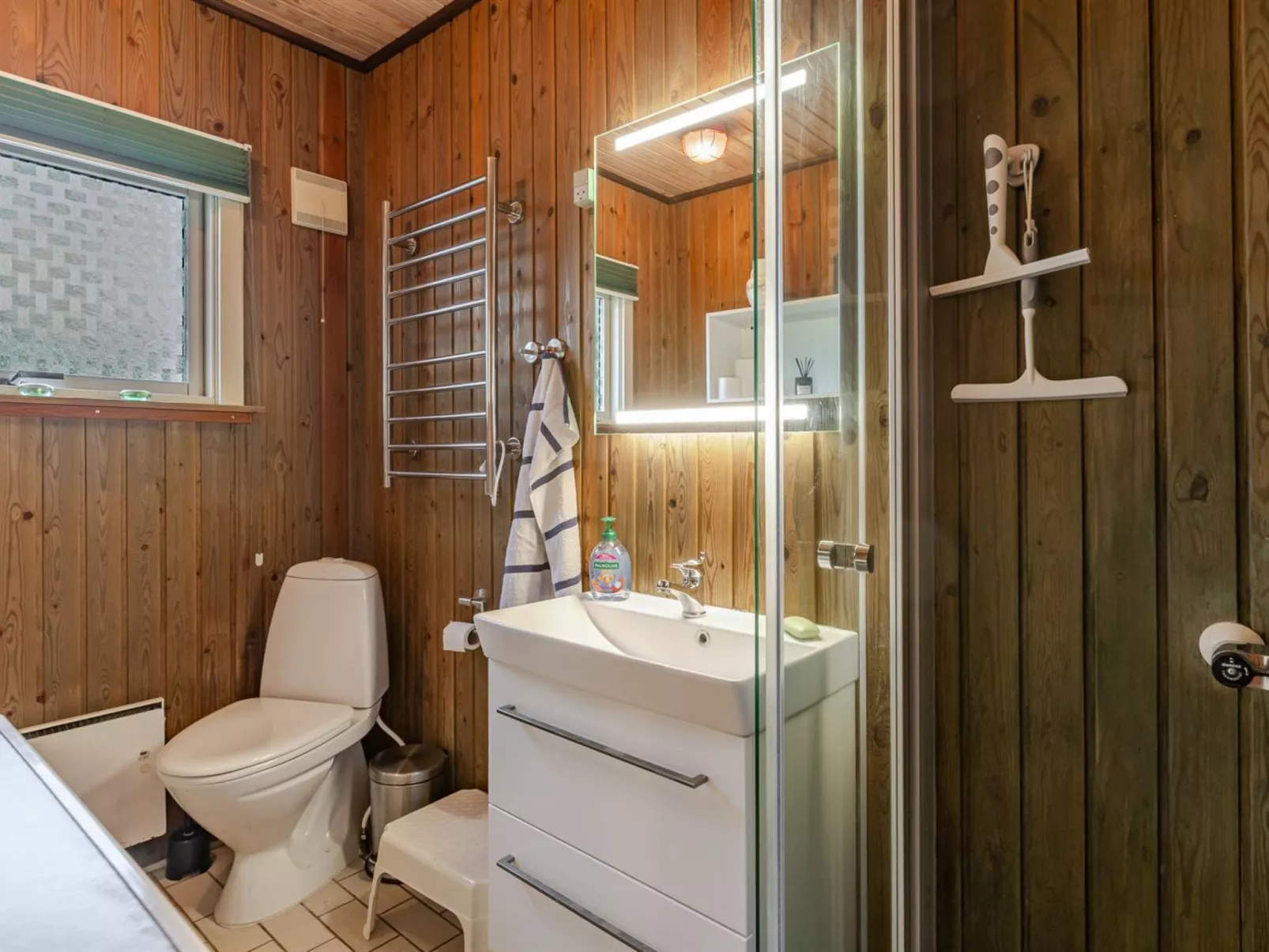 "Mika" - 300m from the sea-Binnen