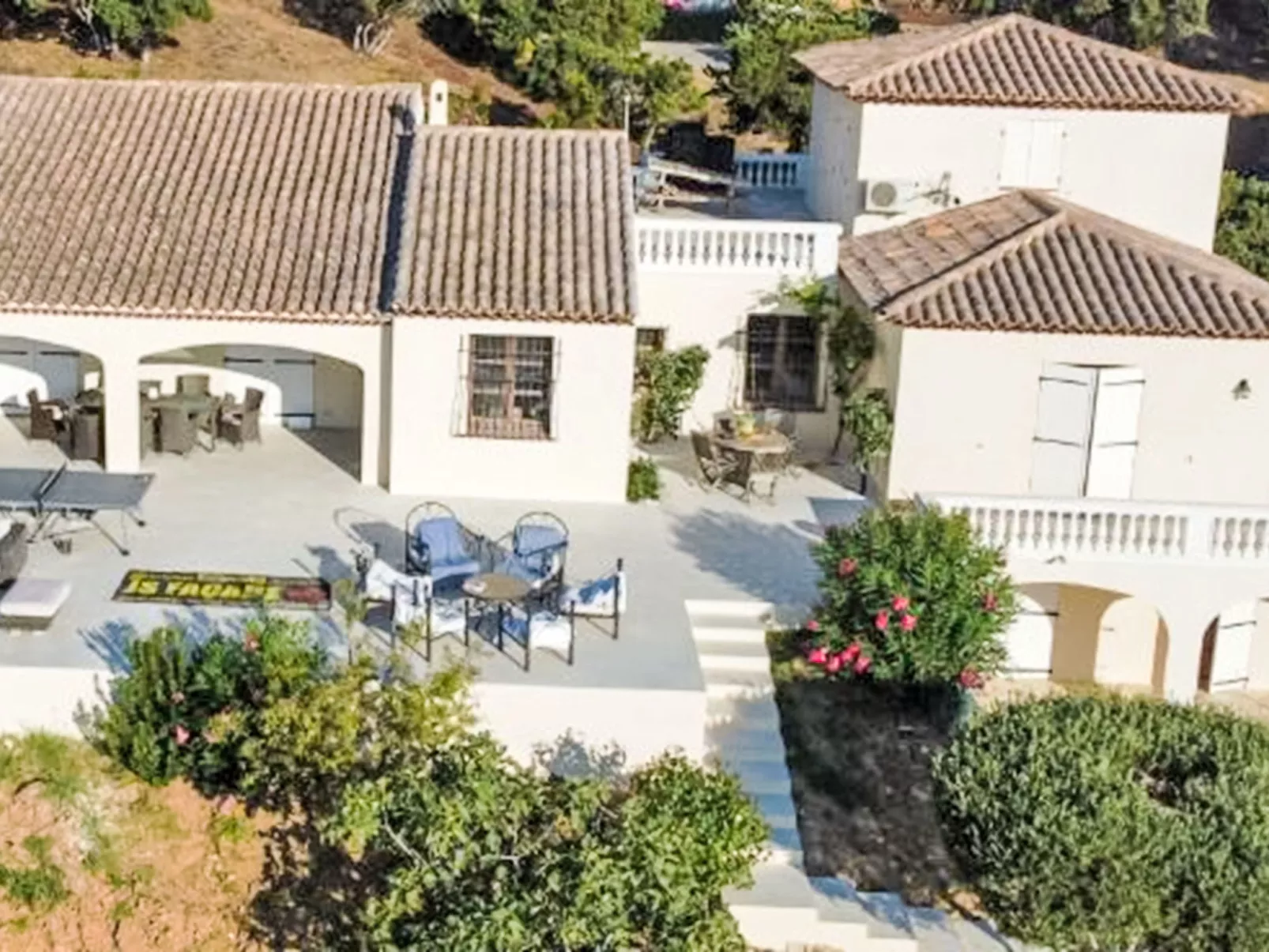 Villa Resedas-Buiten