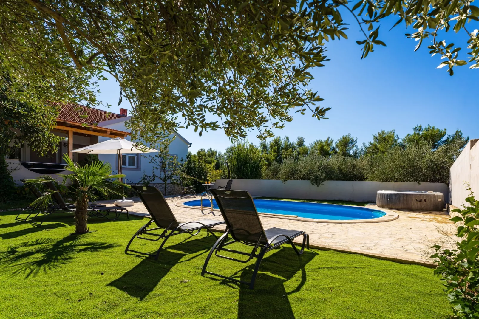 Holiday home Emily-Zwembad