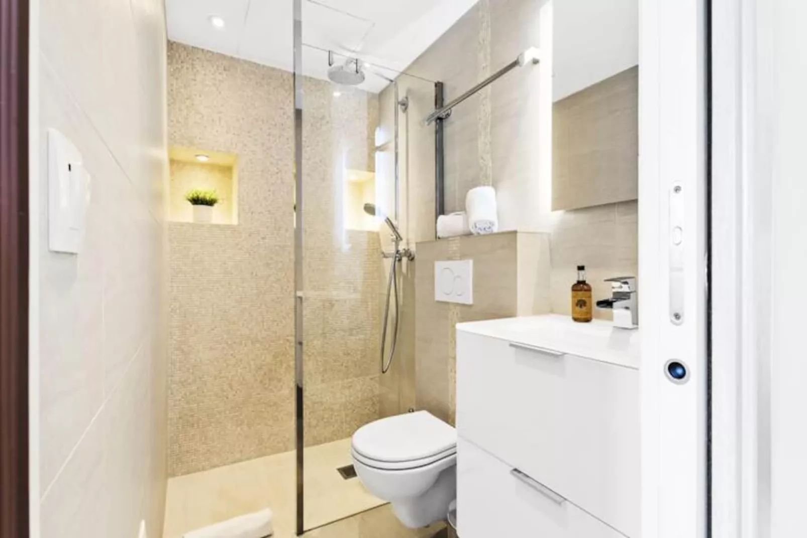 Résidence Centre Ville De Cannes, 2p Moderne Avec Terrasse-Niet-getagd