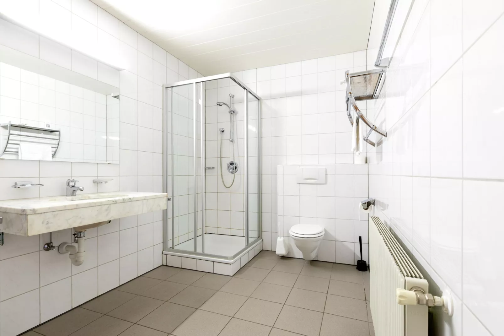 Apartment 13-Badkamer