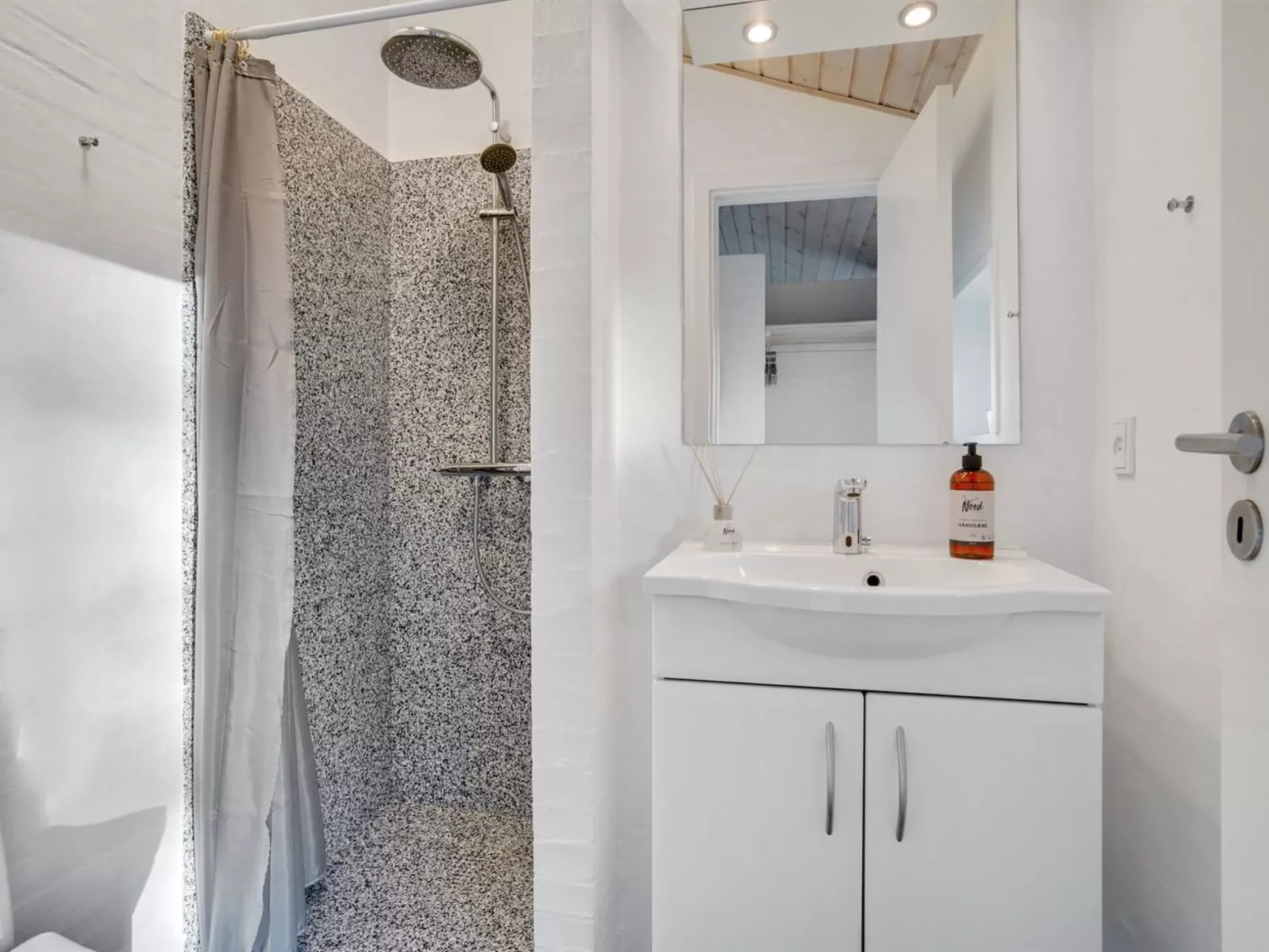 "Sirpa" - 1km from the sea-Binnen