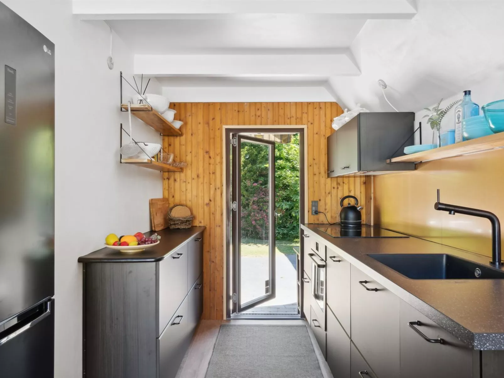 "Anssi" - 300m from the sea-Binnen