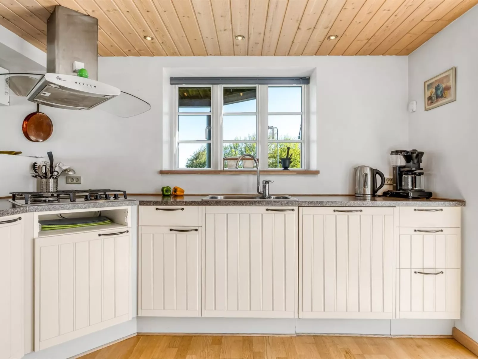 "Tara" - 300m from the sea-Binnen