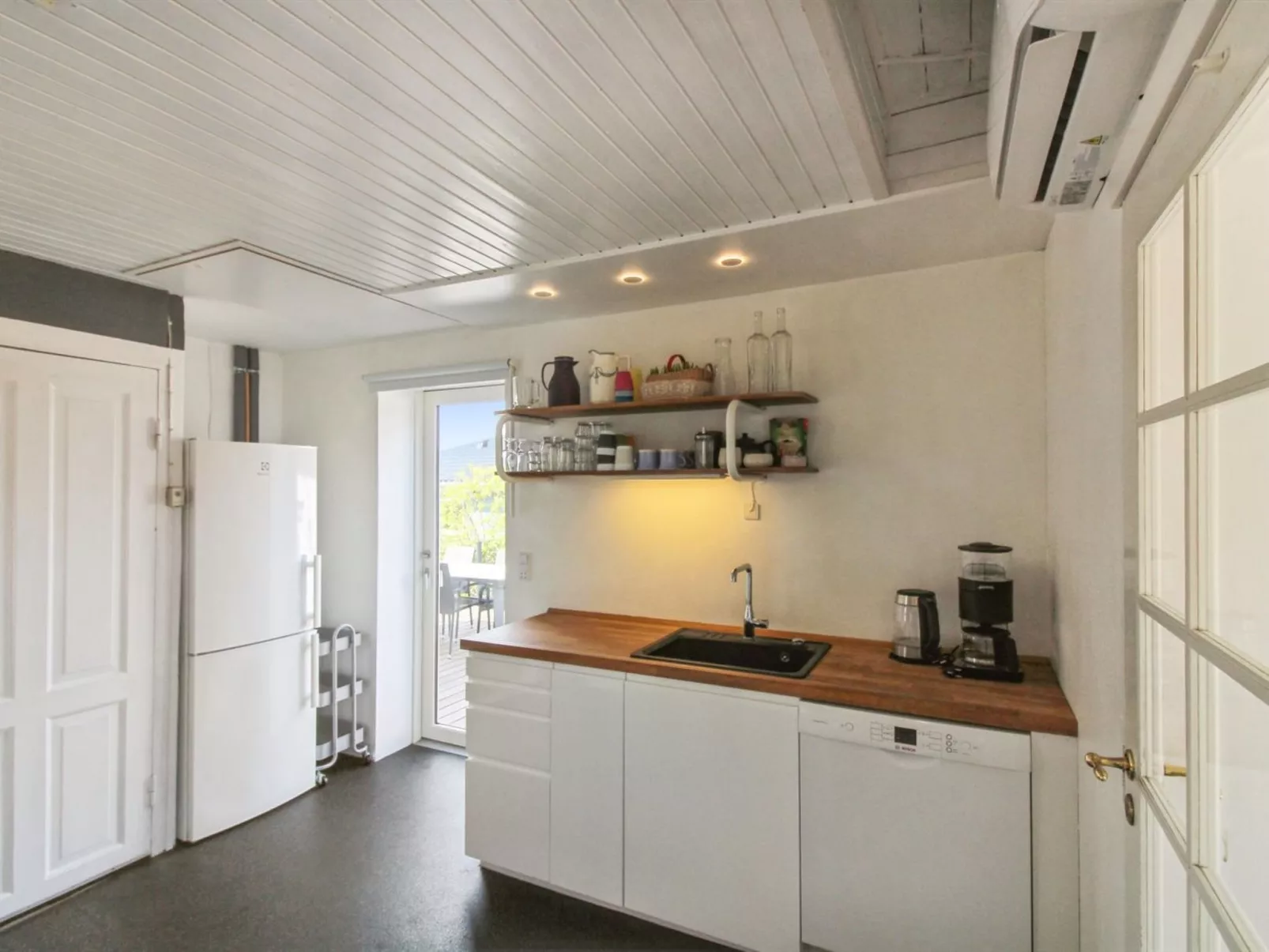 "Elize" - 250m from the sea-Binnen