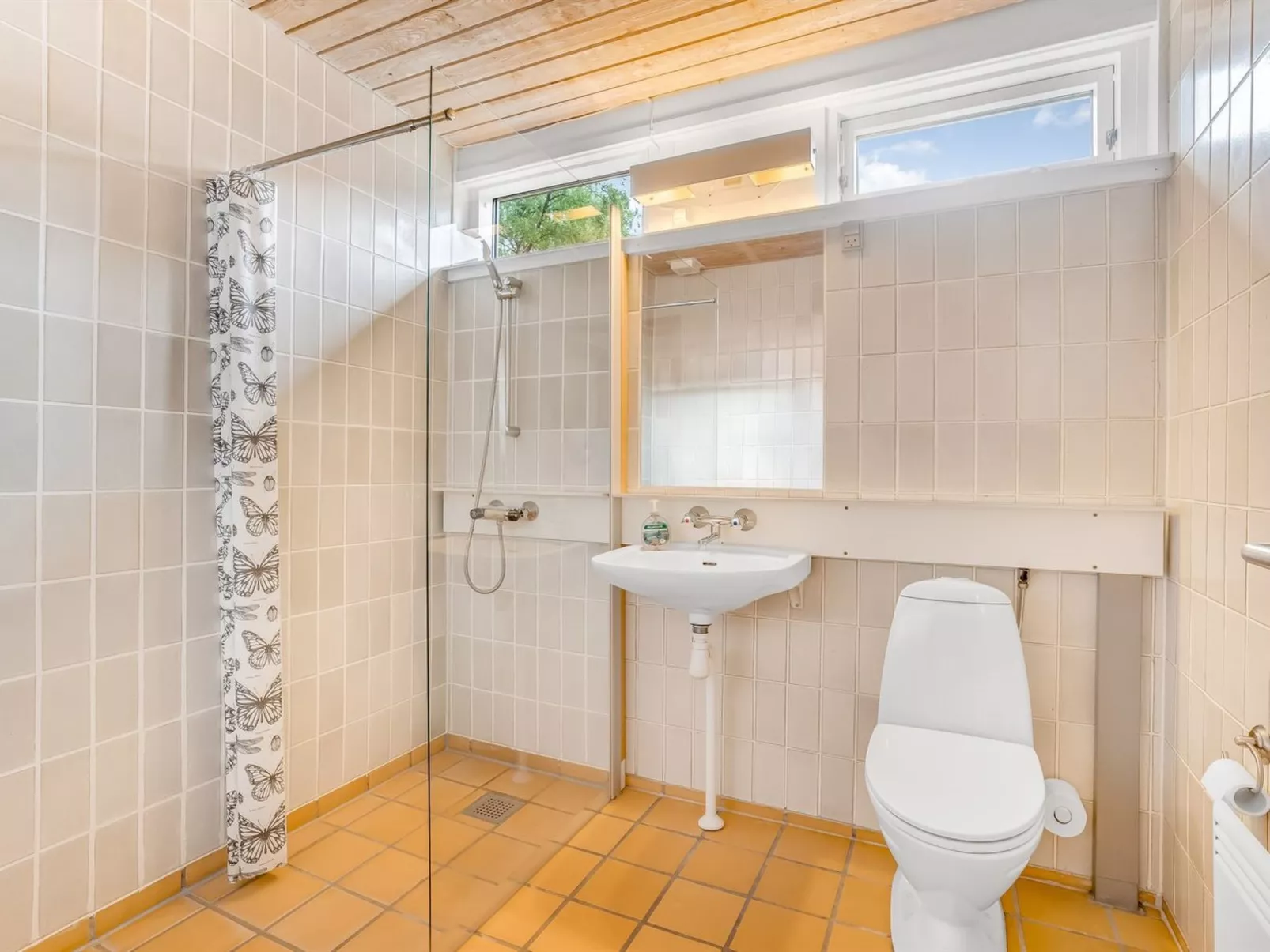 "Hira" - 300m from the sea-Binnen