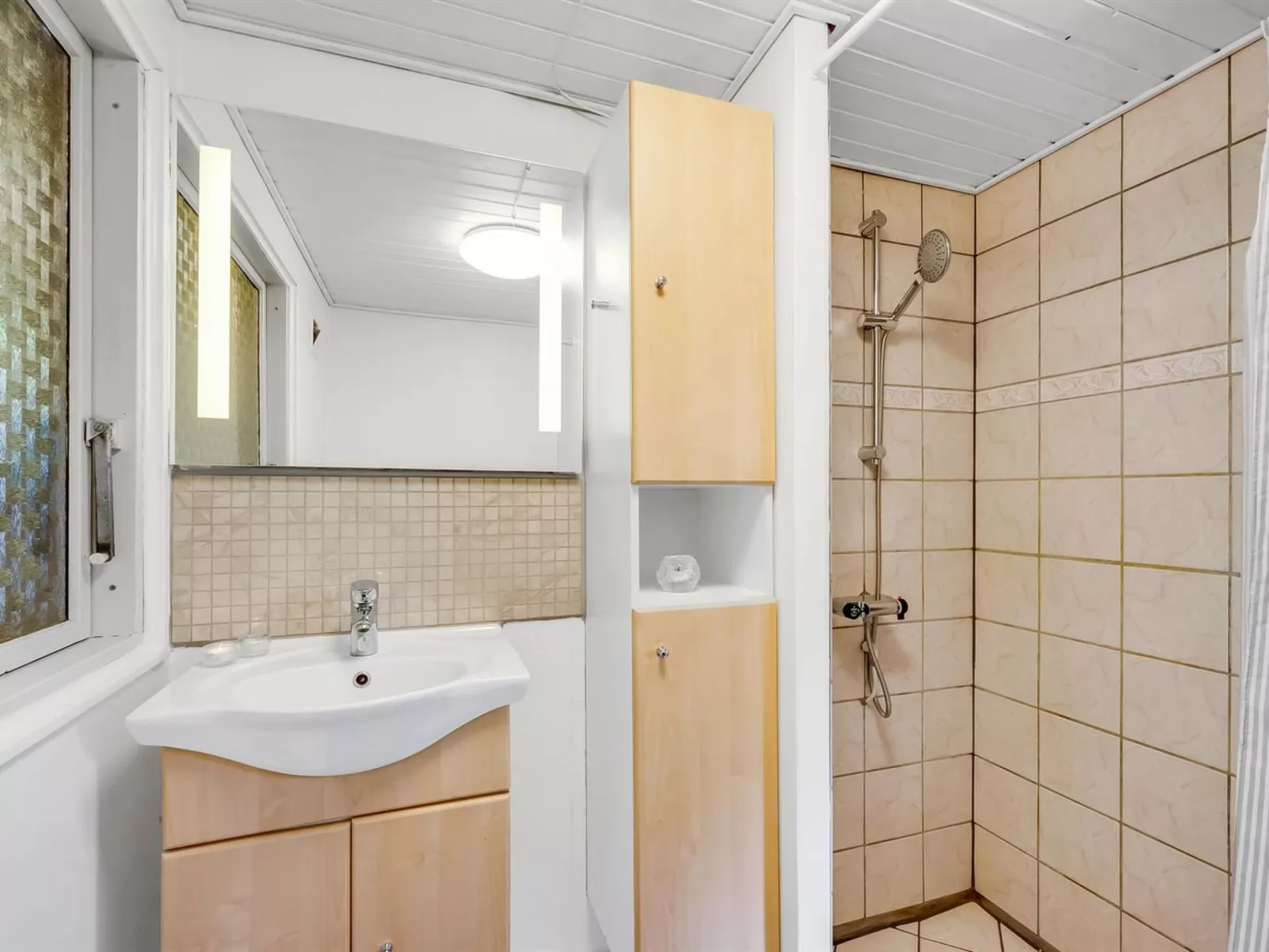 "Embla" - 500m to the fjord-Binnen