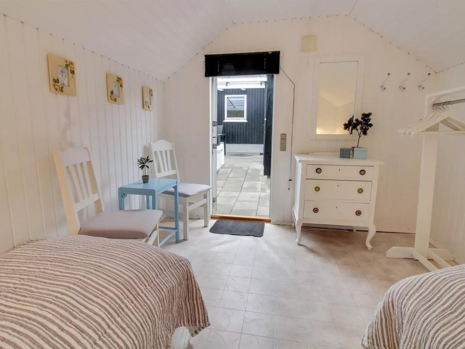 "Annakarin" - 500m from the sea-Binnen