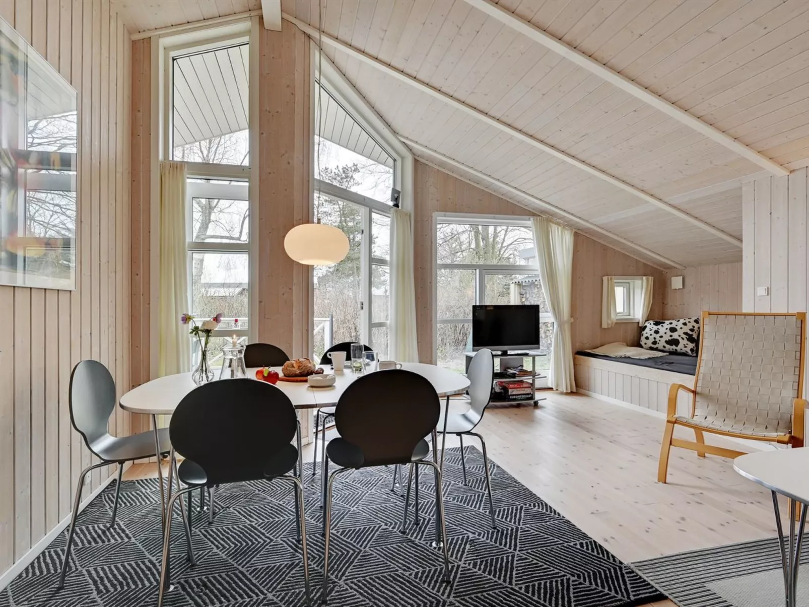 "Sitka" - 250m from the sea-Binnen