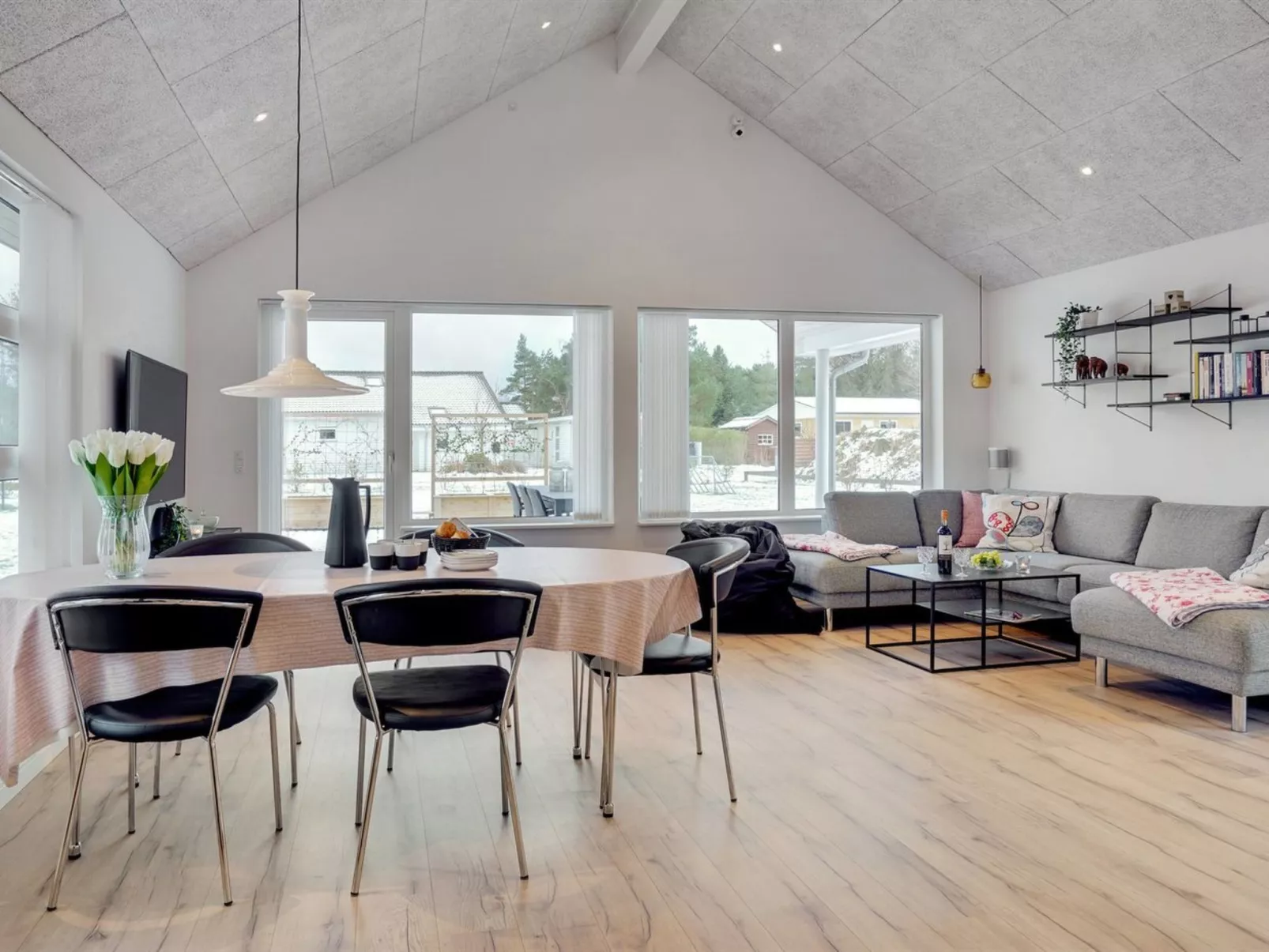 "Jurien" - 450m from the sea-Binnen