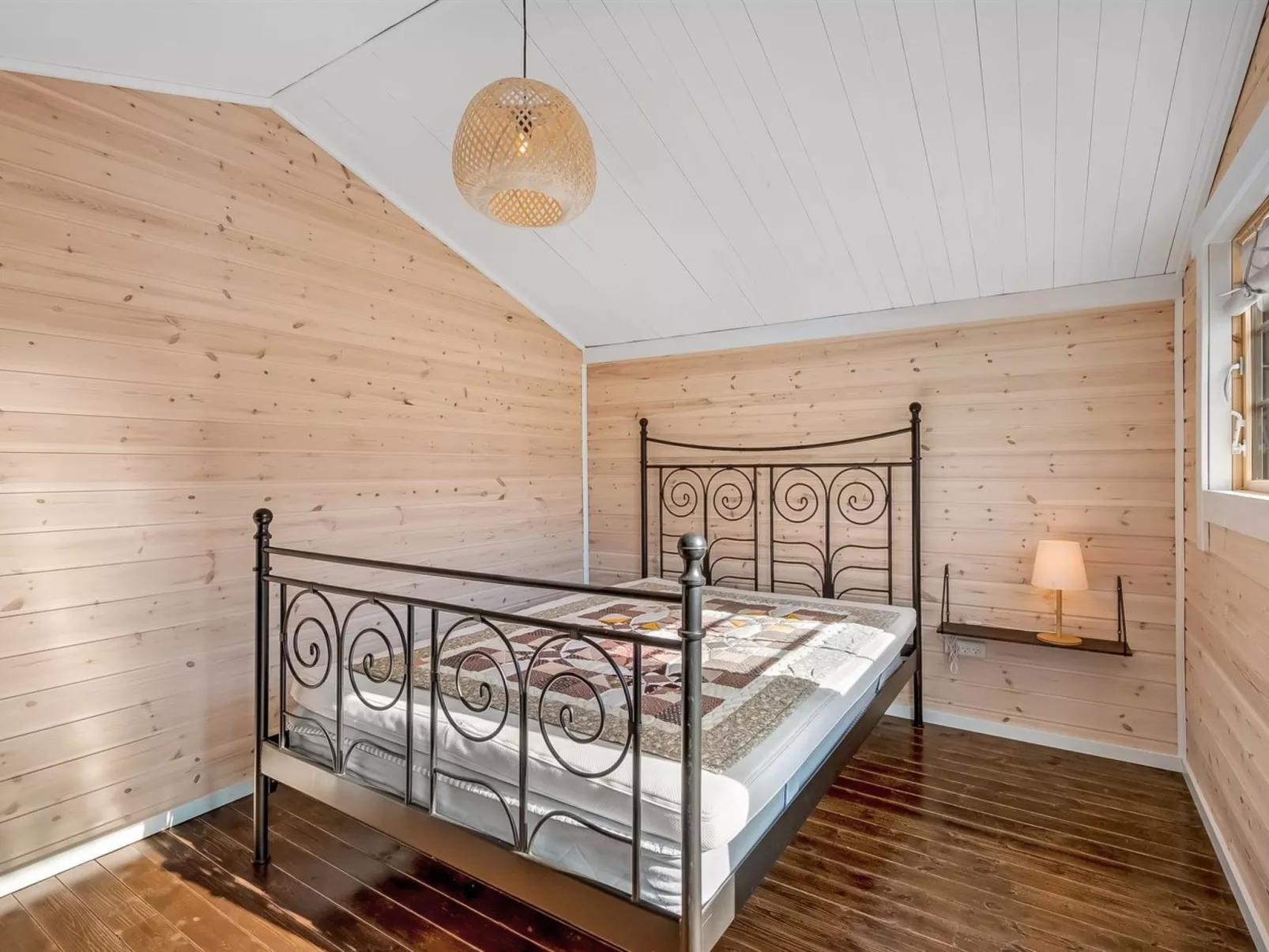 "Valdemar" - 350m to the fjord-Binnen