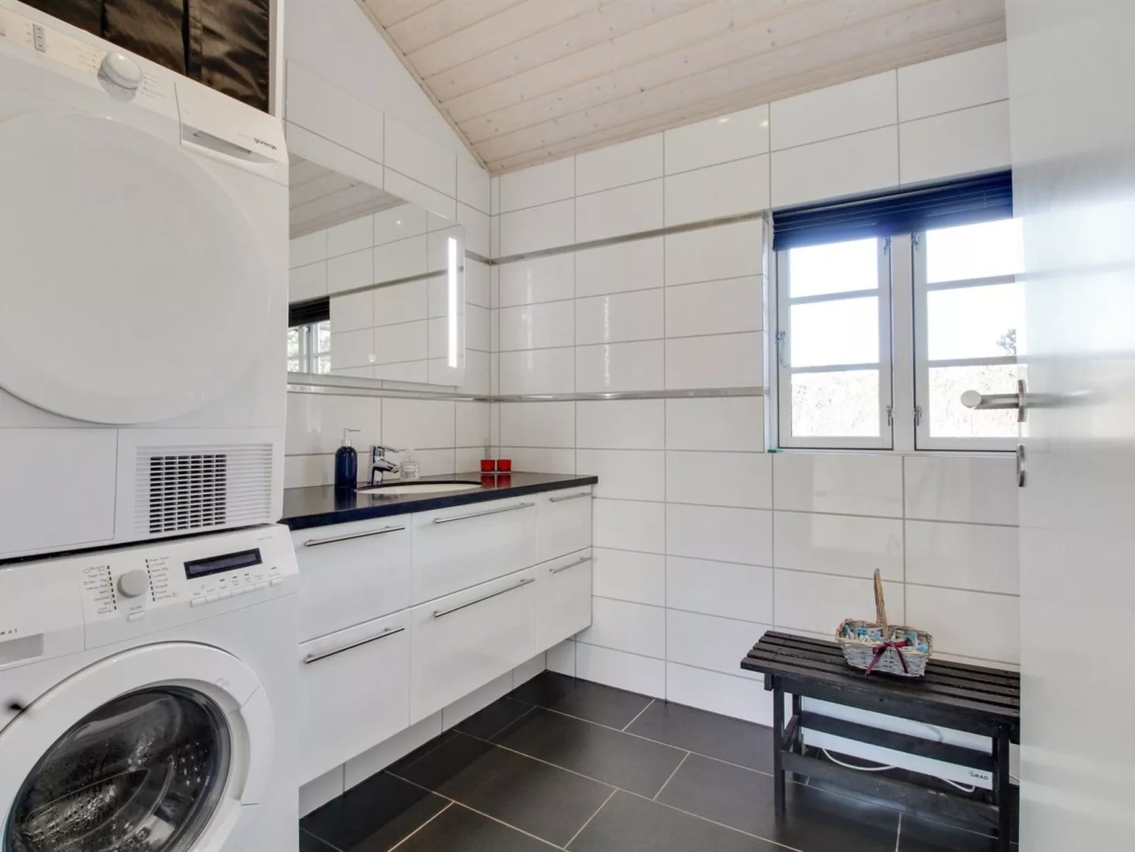 "Soleil" - 300m from the sea-Binnen